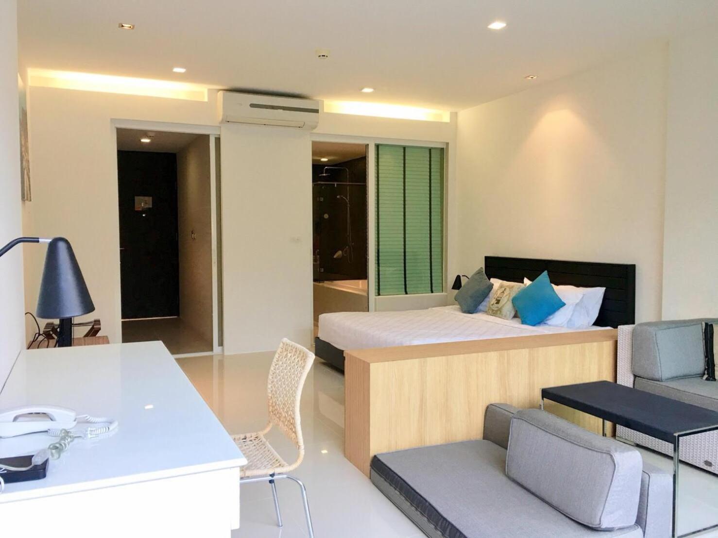 Deluxe Double Room with Pool Access - Photo 23