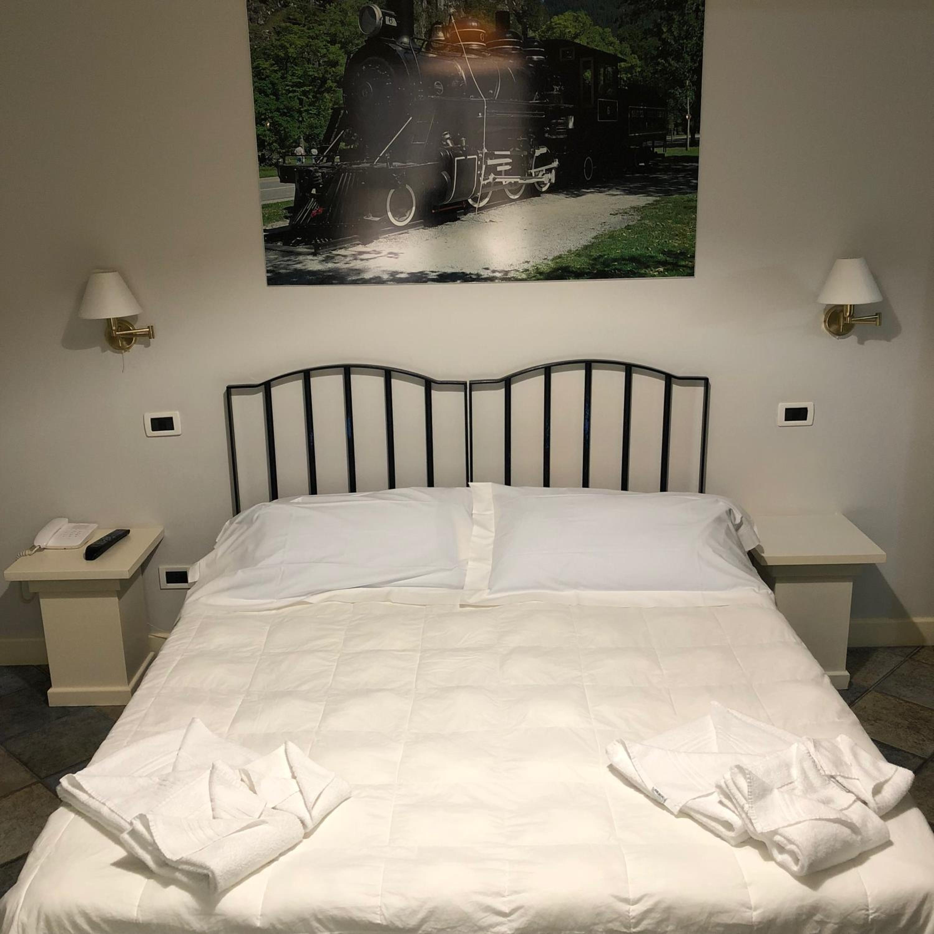Standard Double or Twin Room - Photo 5