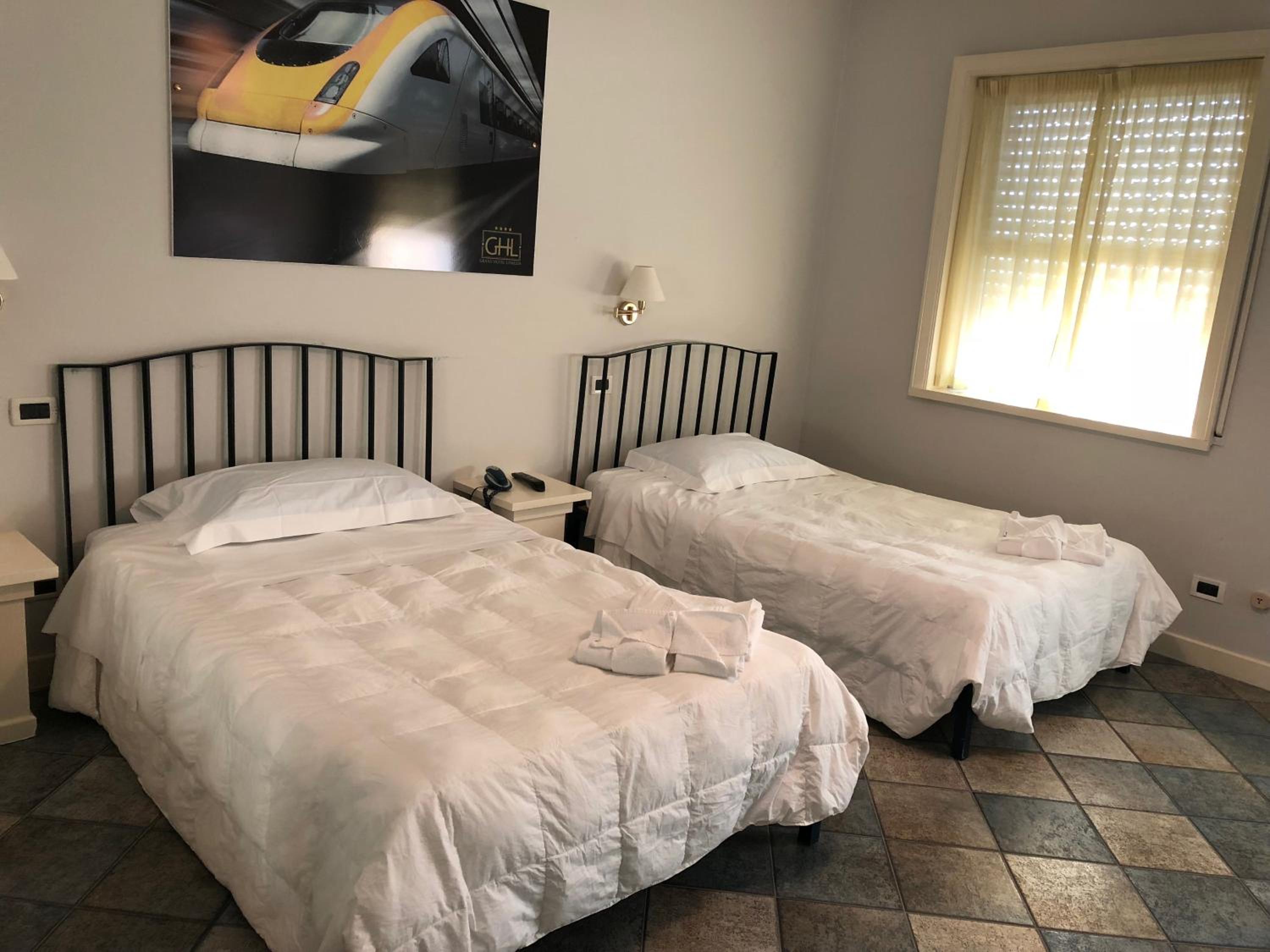 Standard Double or Twin Room - Photo 6