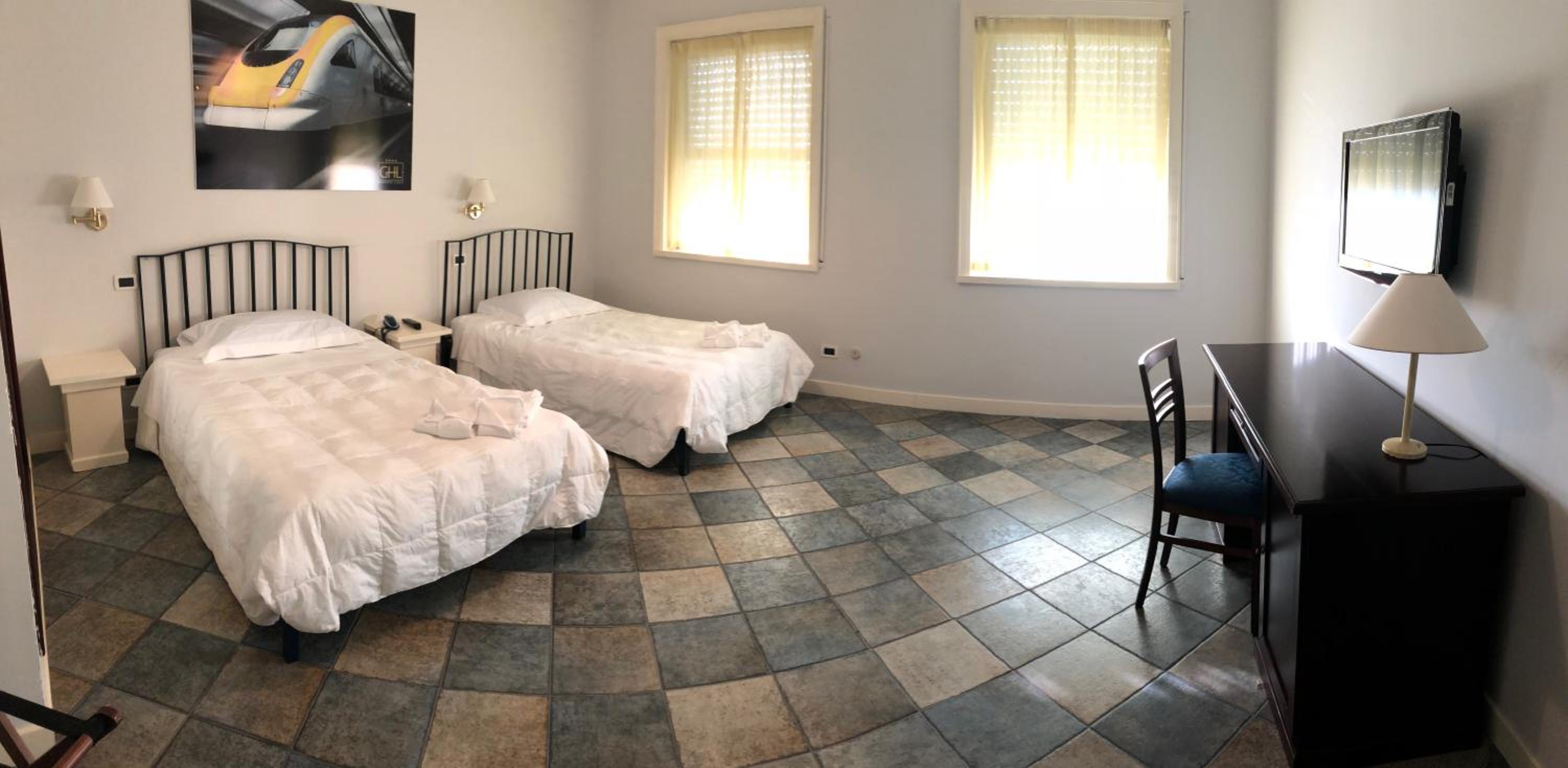 Standard Double or Twin Room - Photo 7
