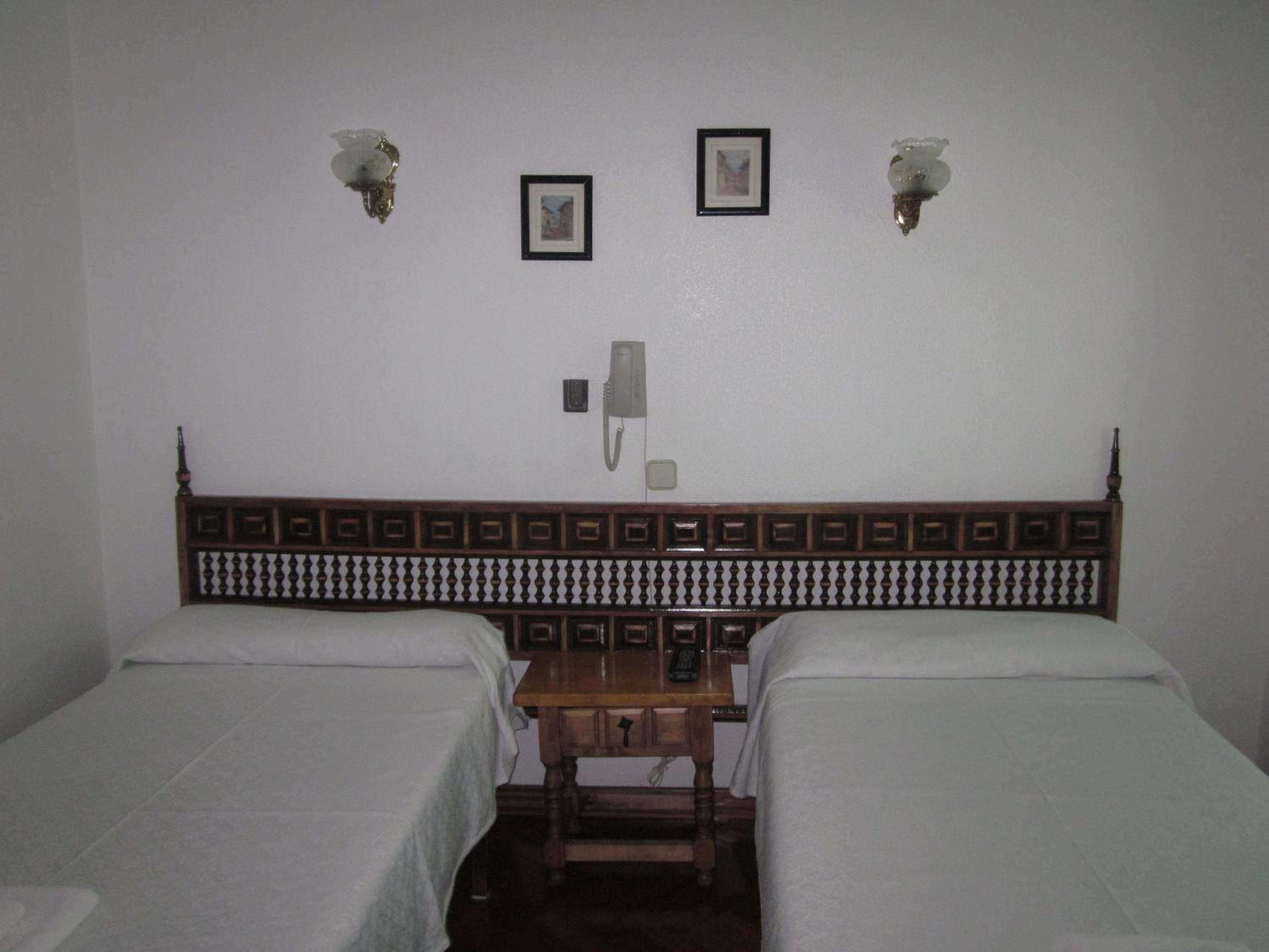 Double or Twin Room photo 3