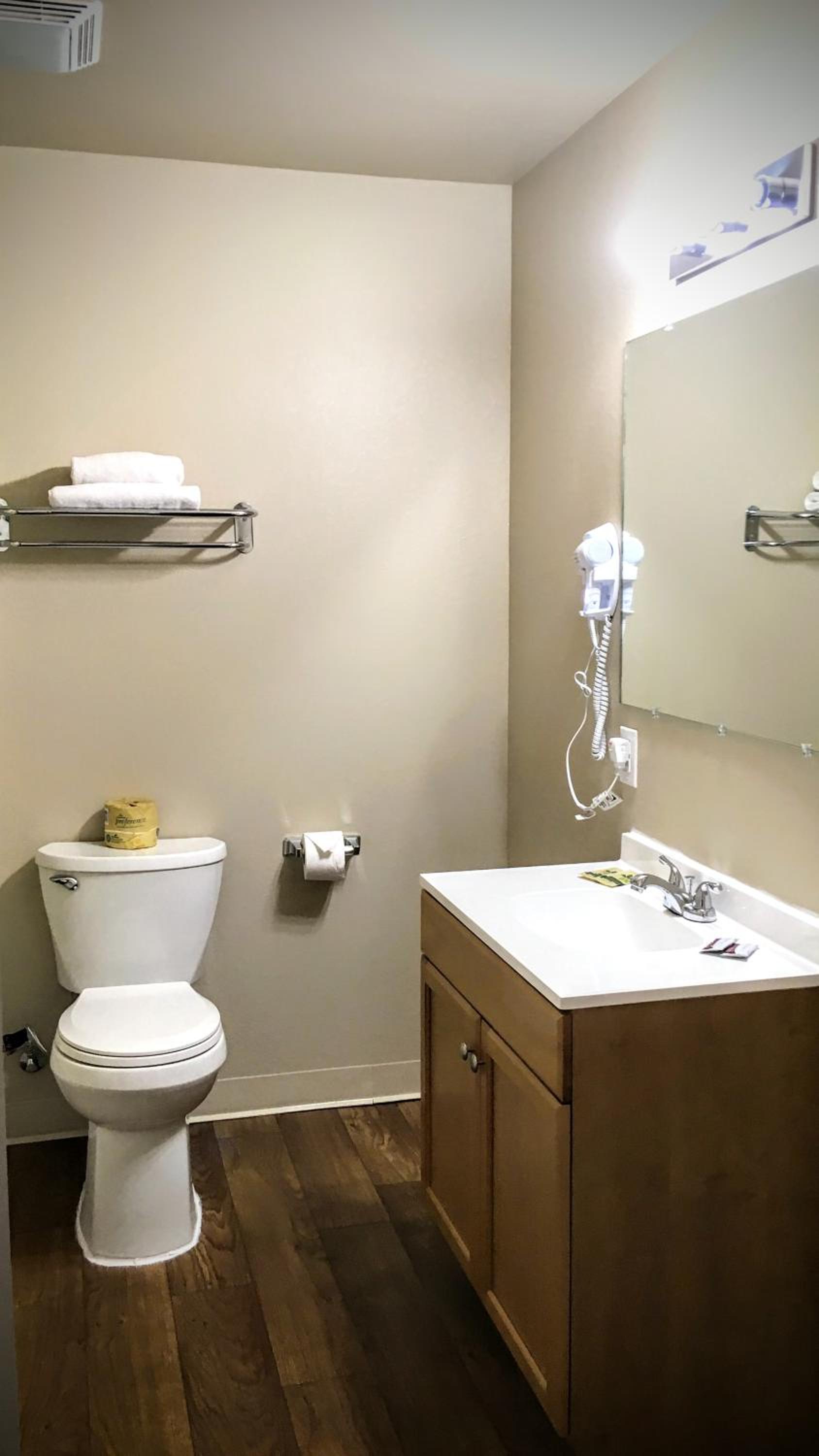 Deluxe Family Suite - Photo 4