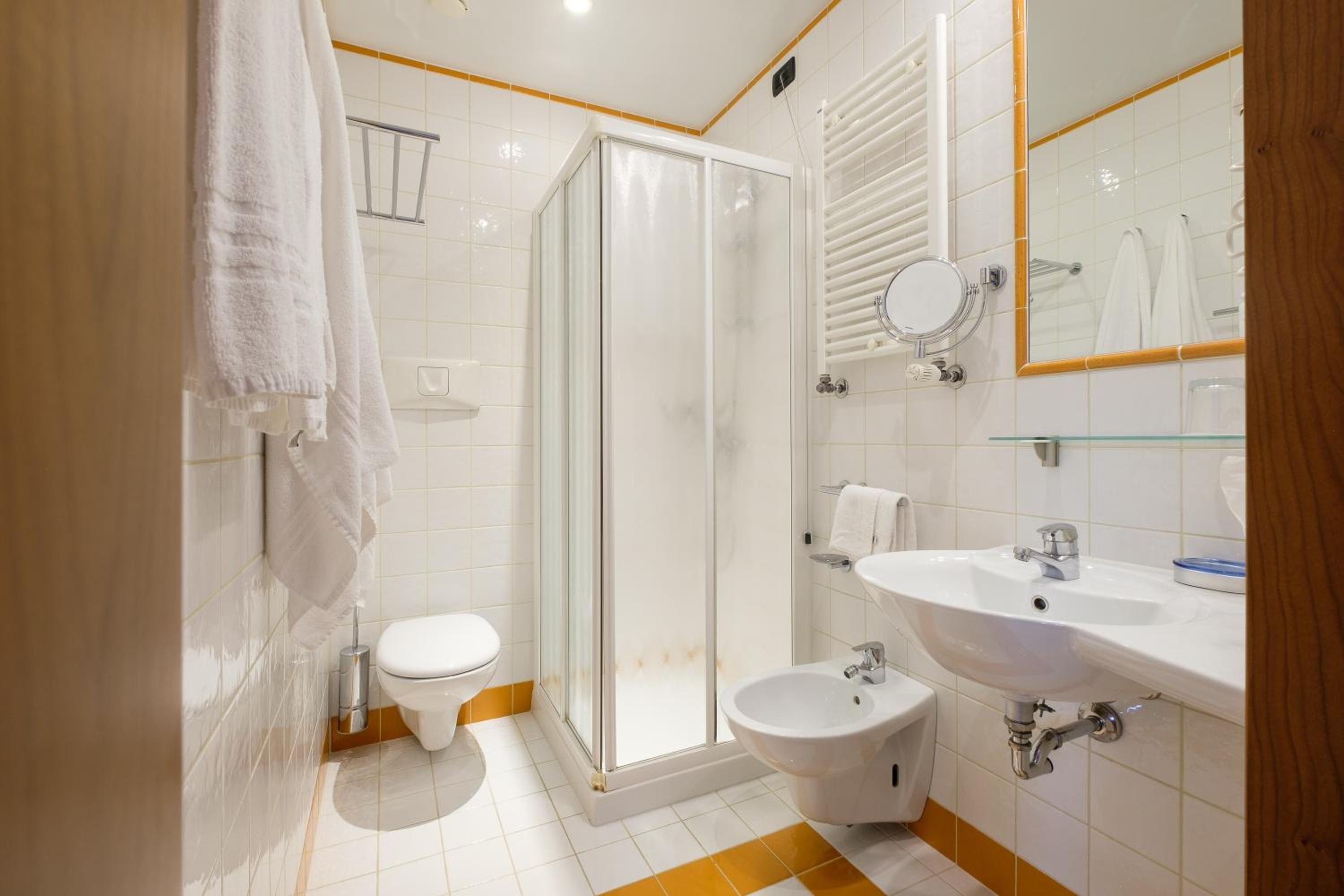 Double or Twin Room with Spa Access - Photo 4