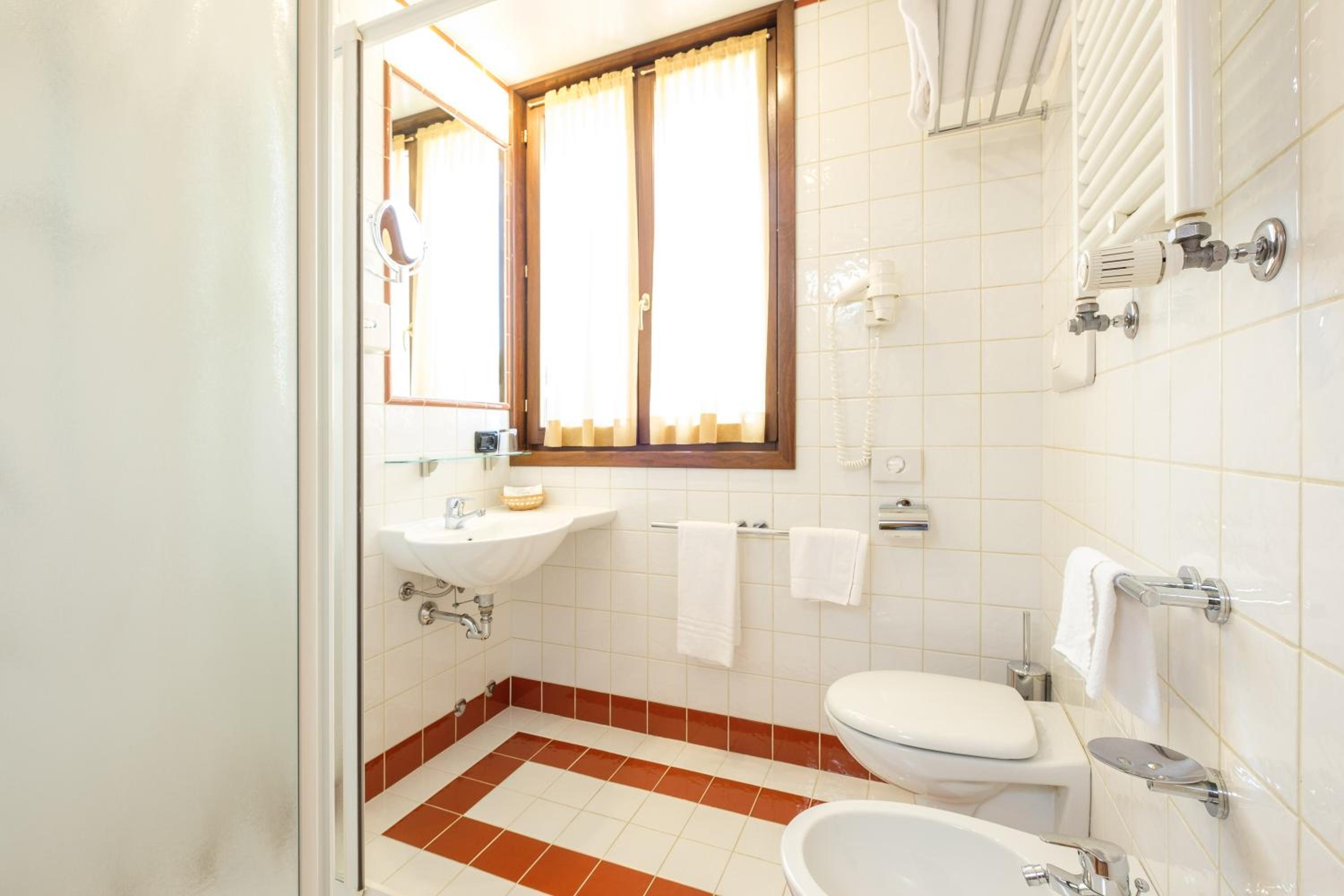 Small Double Room - Photo 2