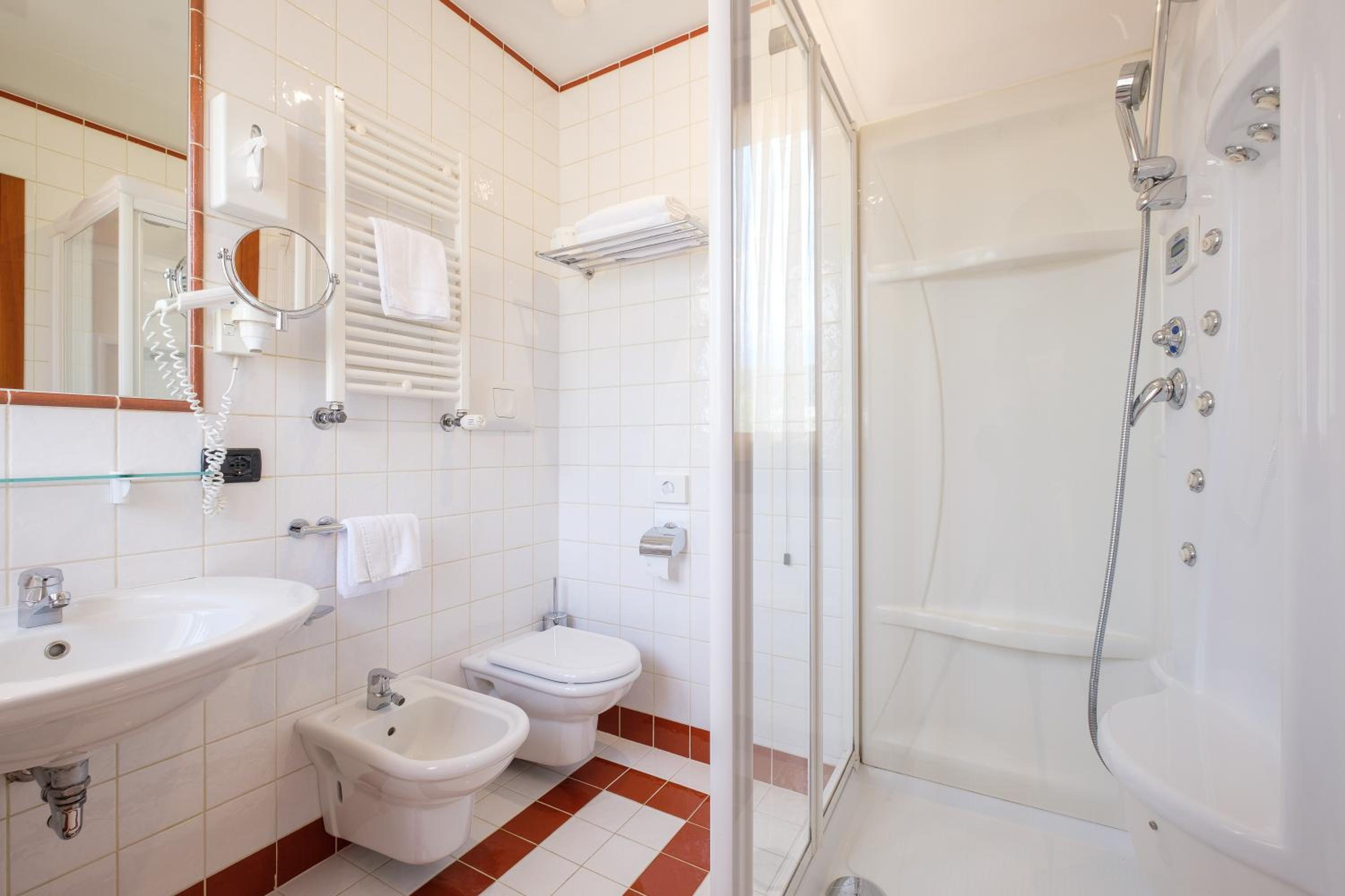 Classic Double Room with Mountain View and Spa Access - Photo 9