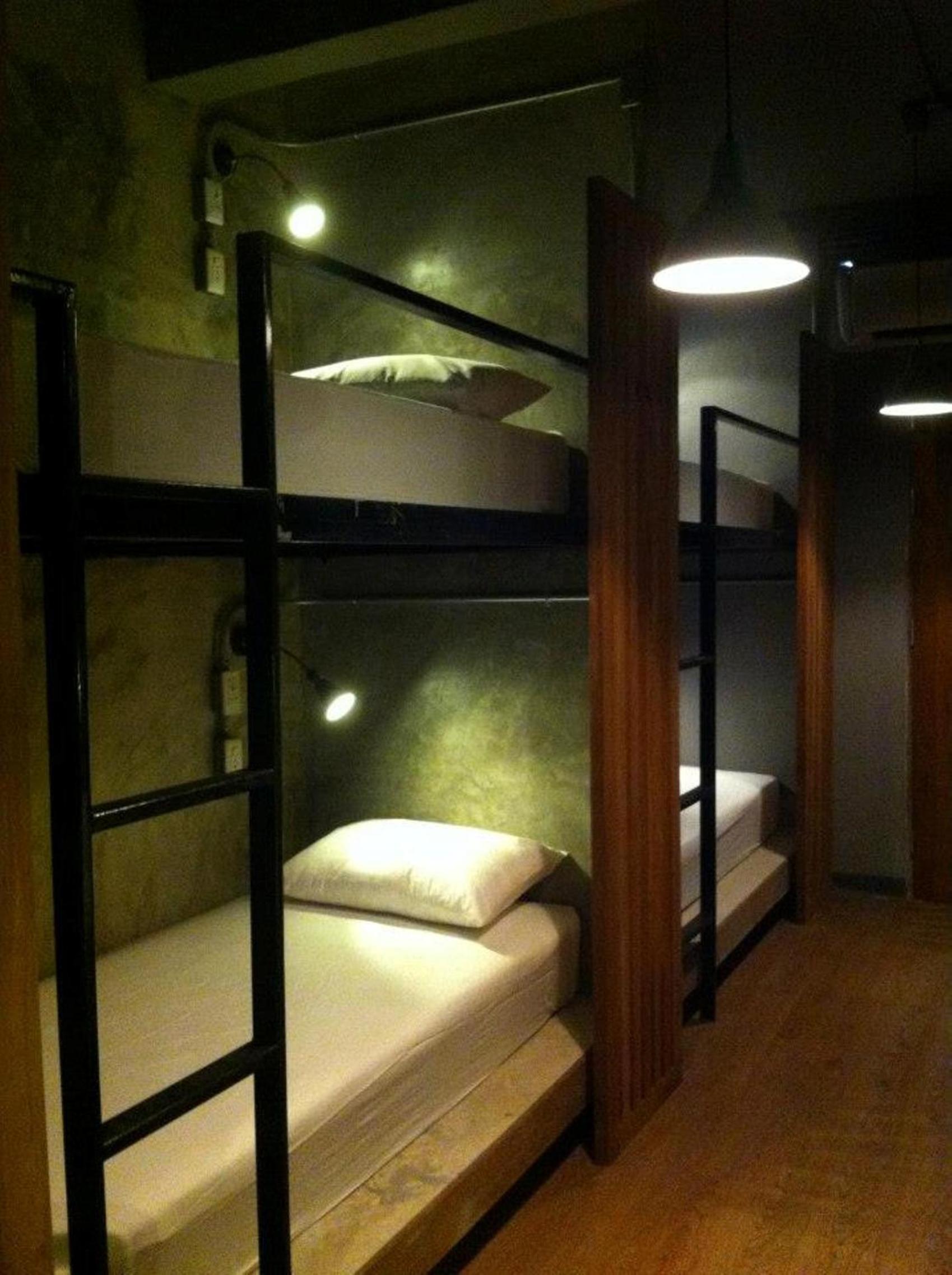 Cama de Solteiro em Dormitório Feminino com 8 Camas