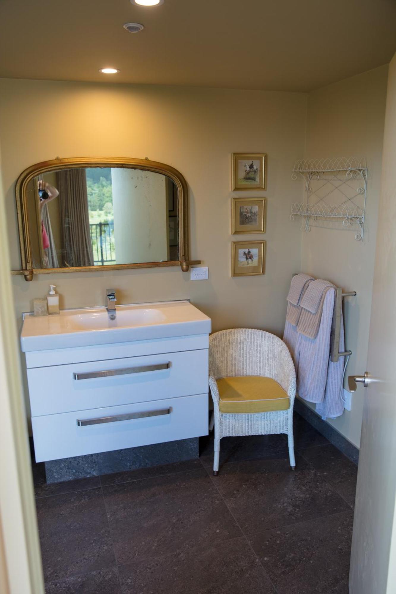 Queen Studio - Disability Access - Photo 4