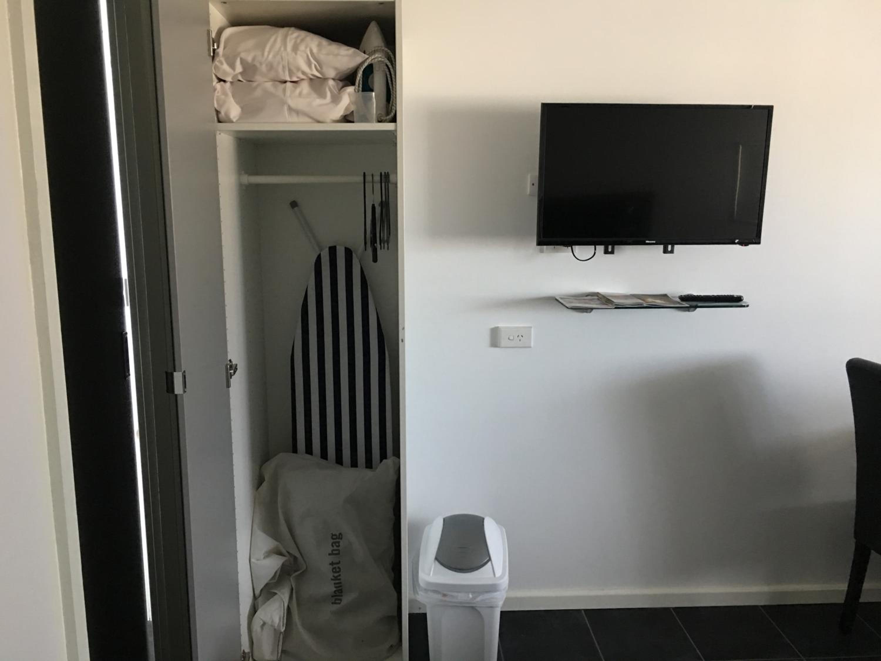 A Queen Room photo 2