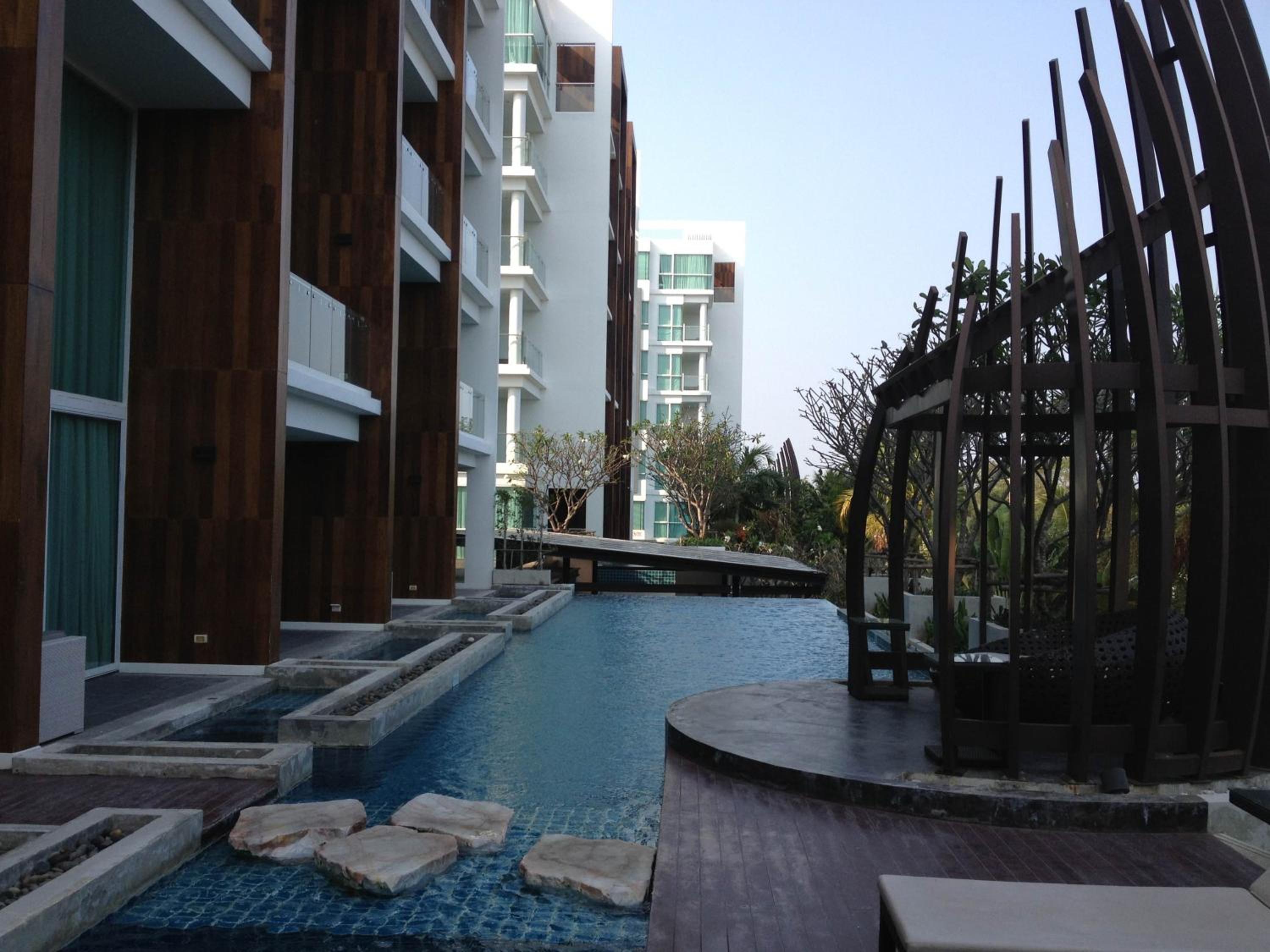 Deluxe Double Room with Pool Access - Photo 21