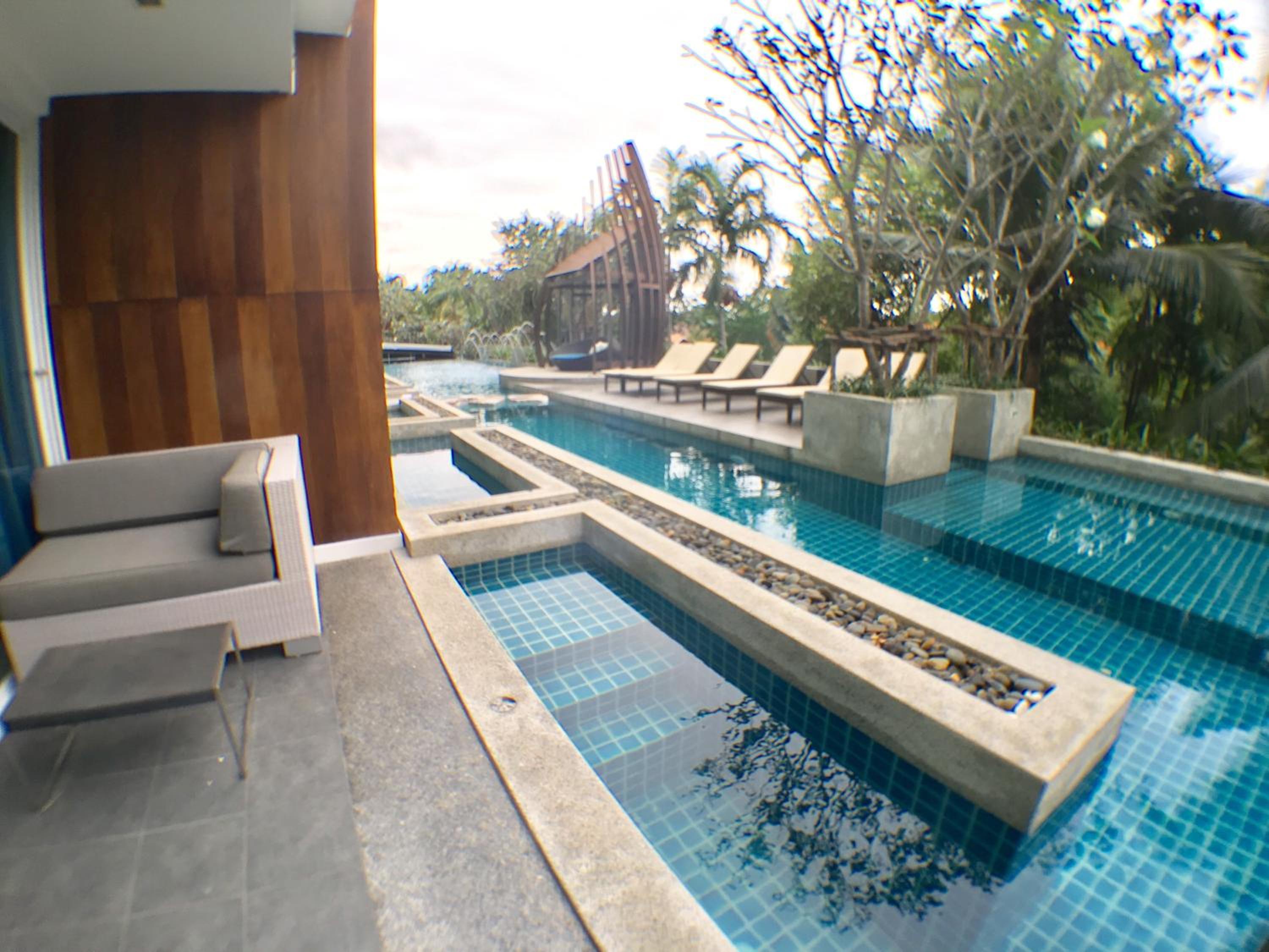 Deluxe Double Room with Pool Access - Photo 17