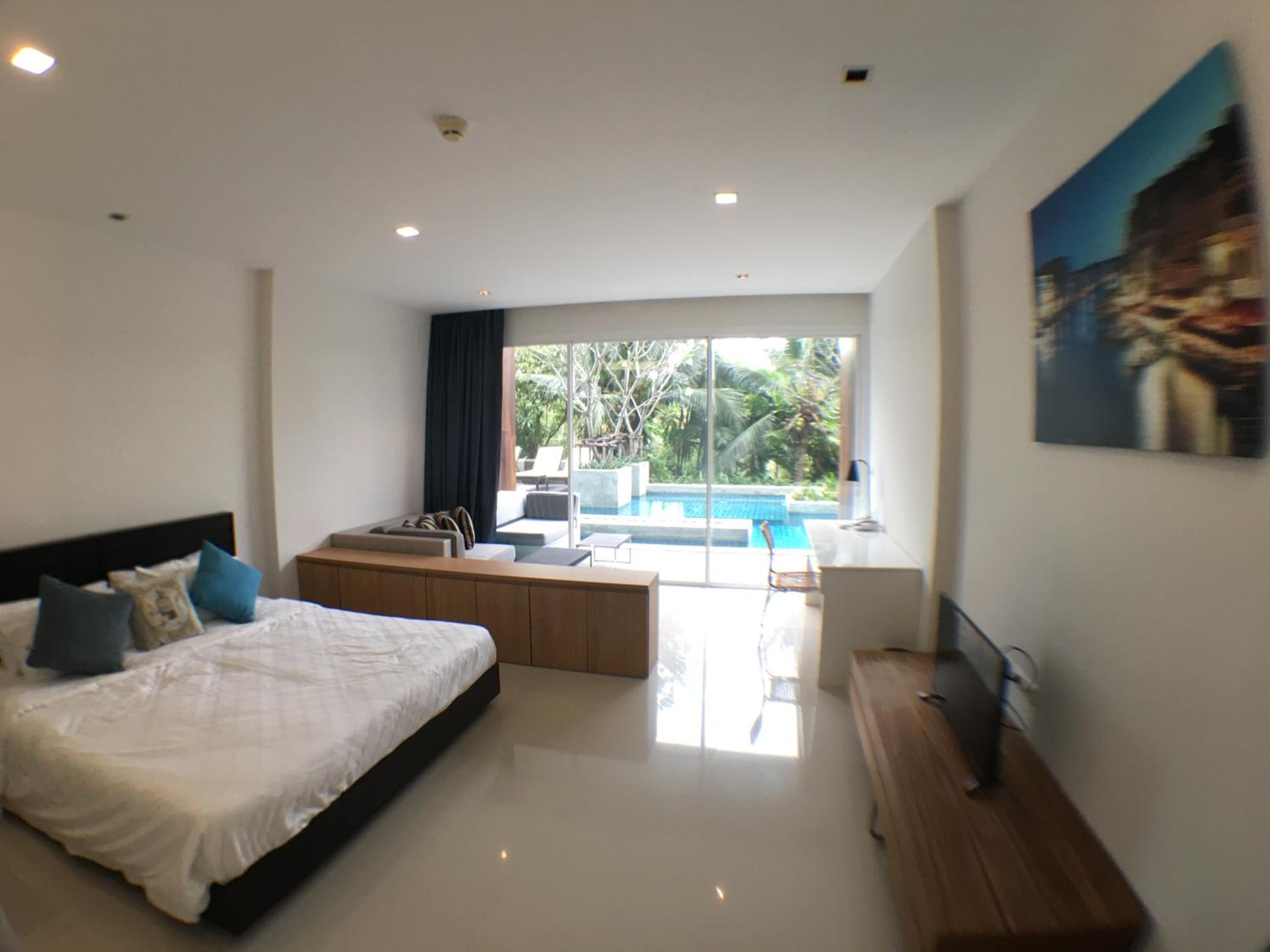 Deluxe Double Room with Pool Access - Photo 16