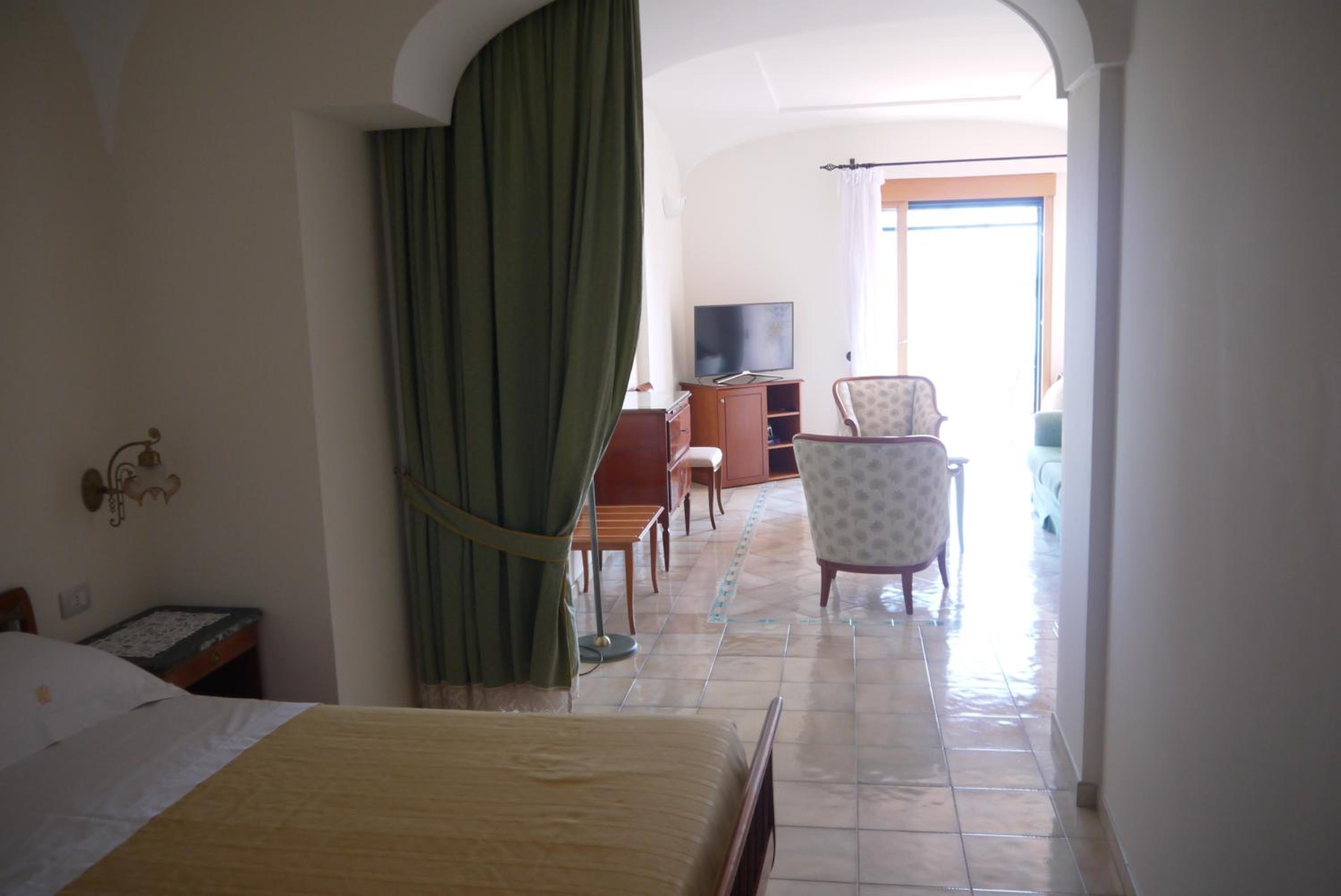 Junior Suite with Sea View - Photo 8
