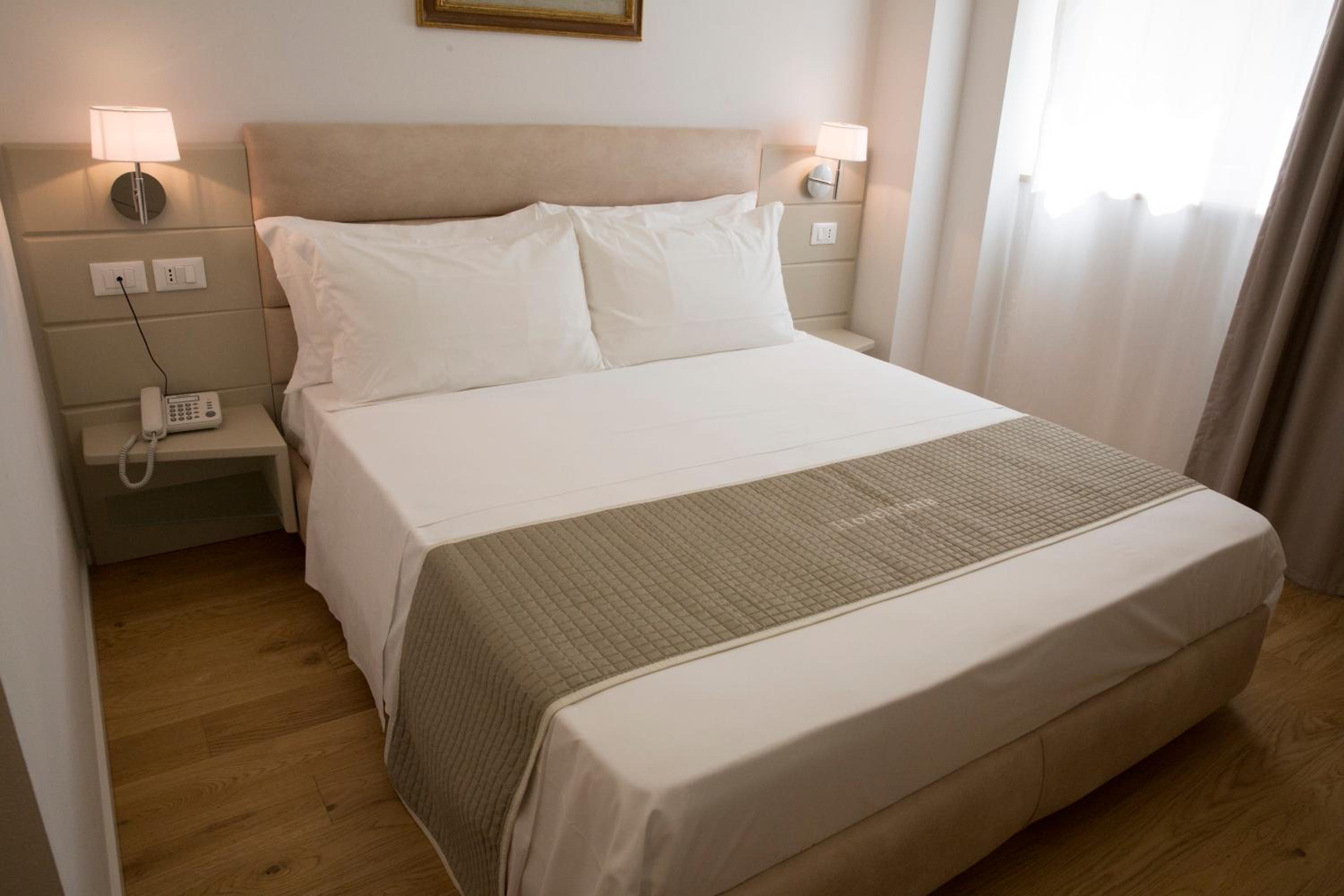 Standard King Room photo 1