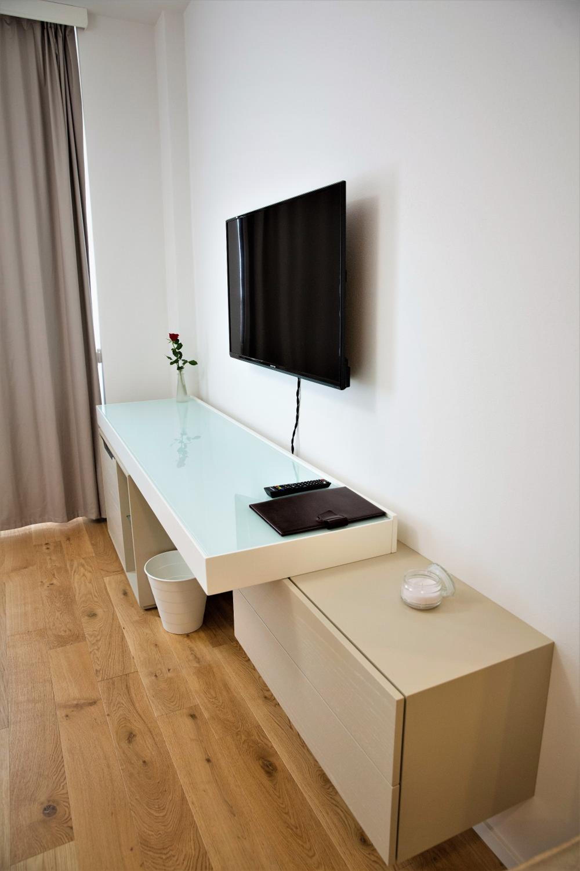 Standard King Room photo 1