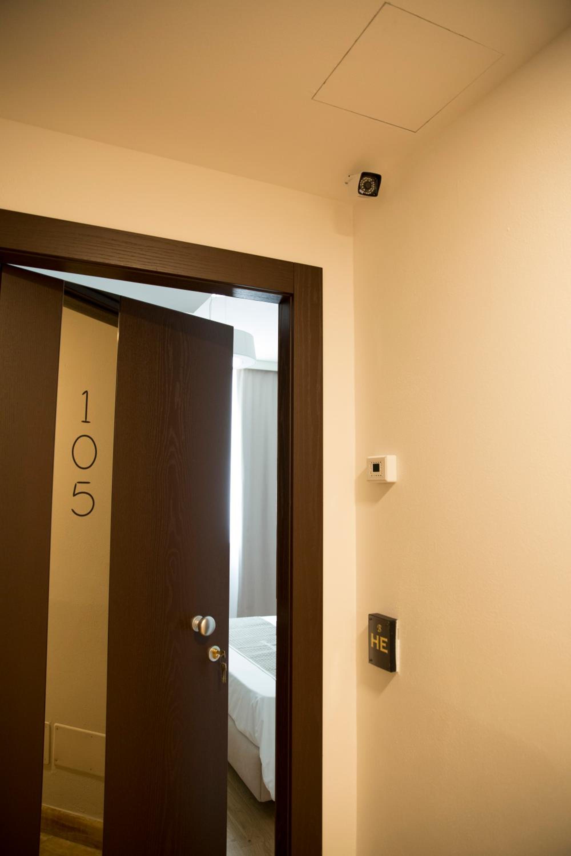 Standard King Room photo 3