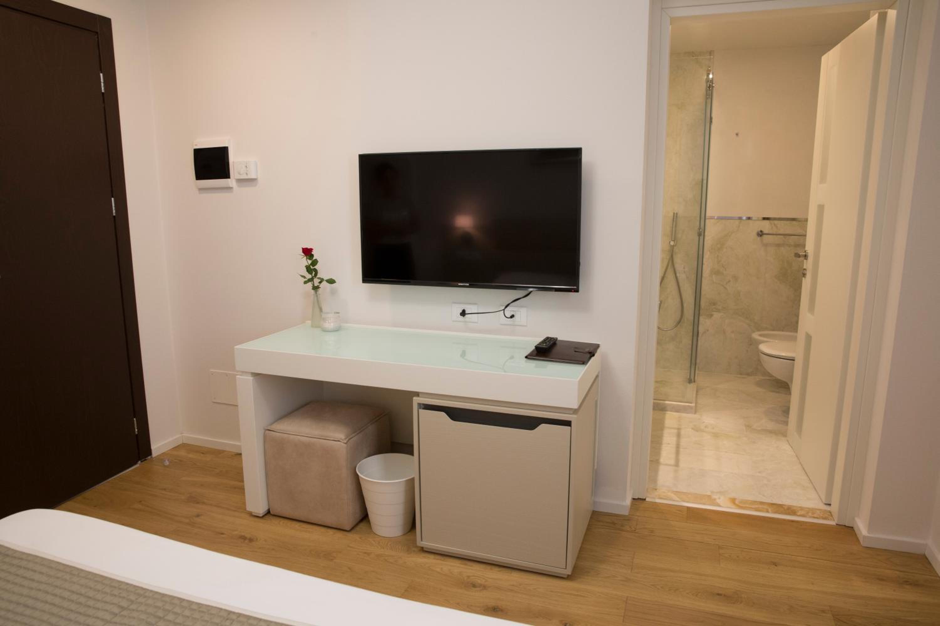 Standard King Room photo 1