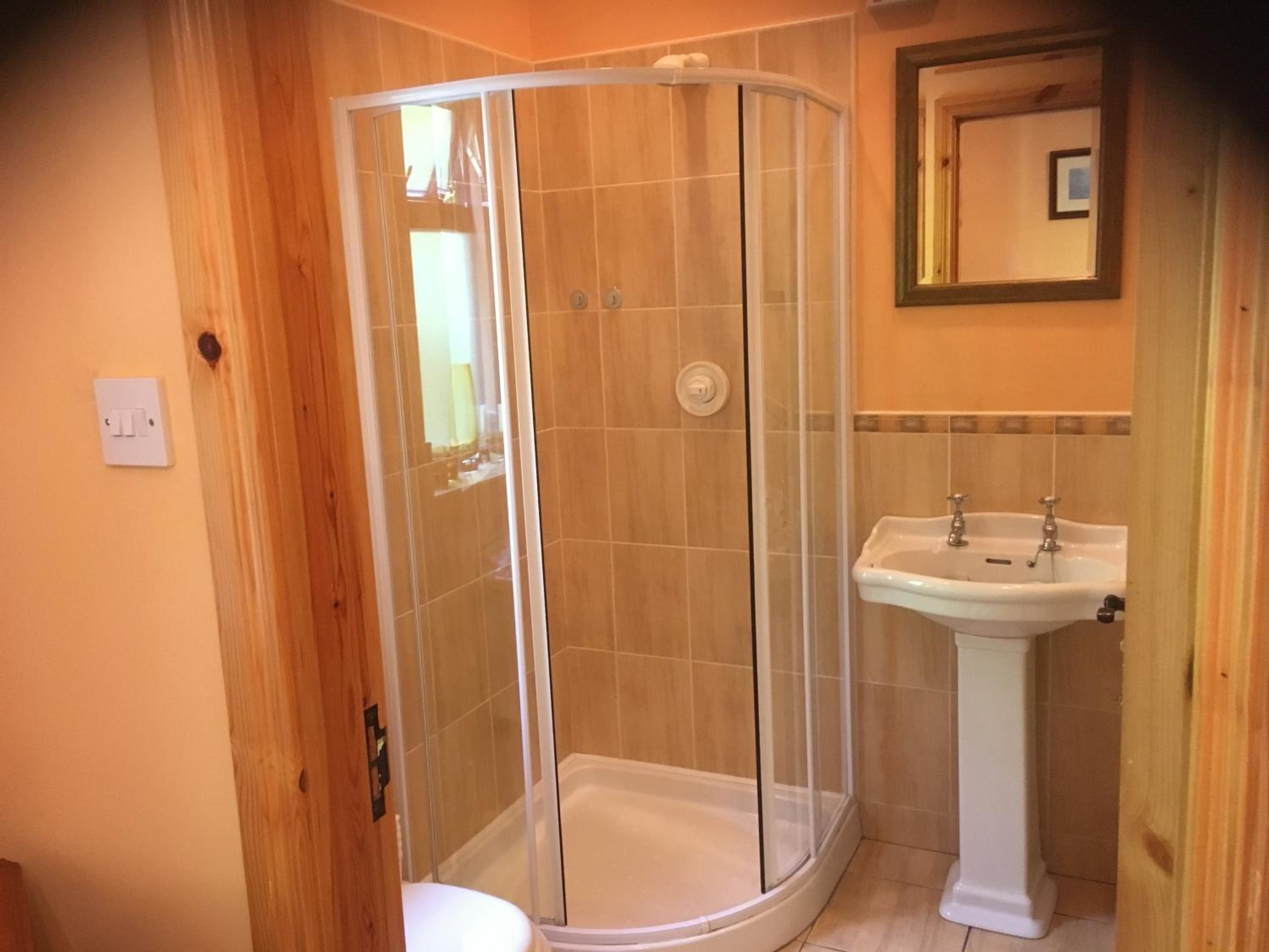 Deluxe Double Room with Shower photo 3