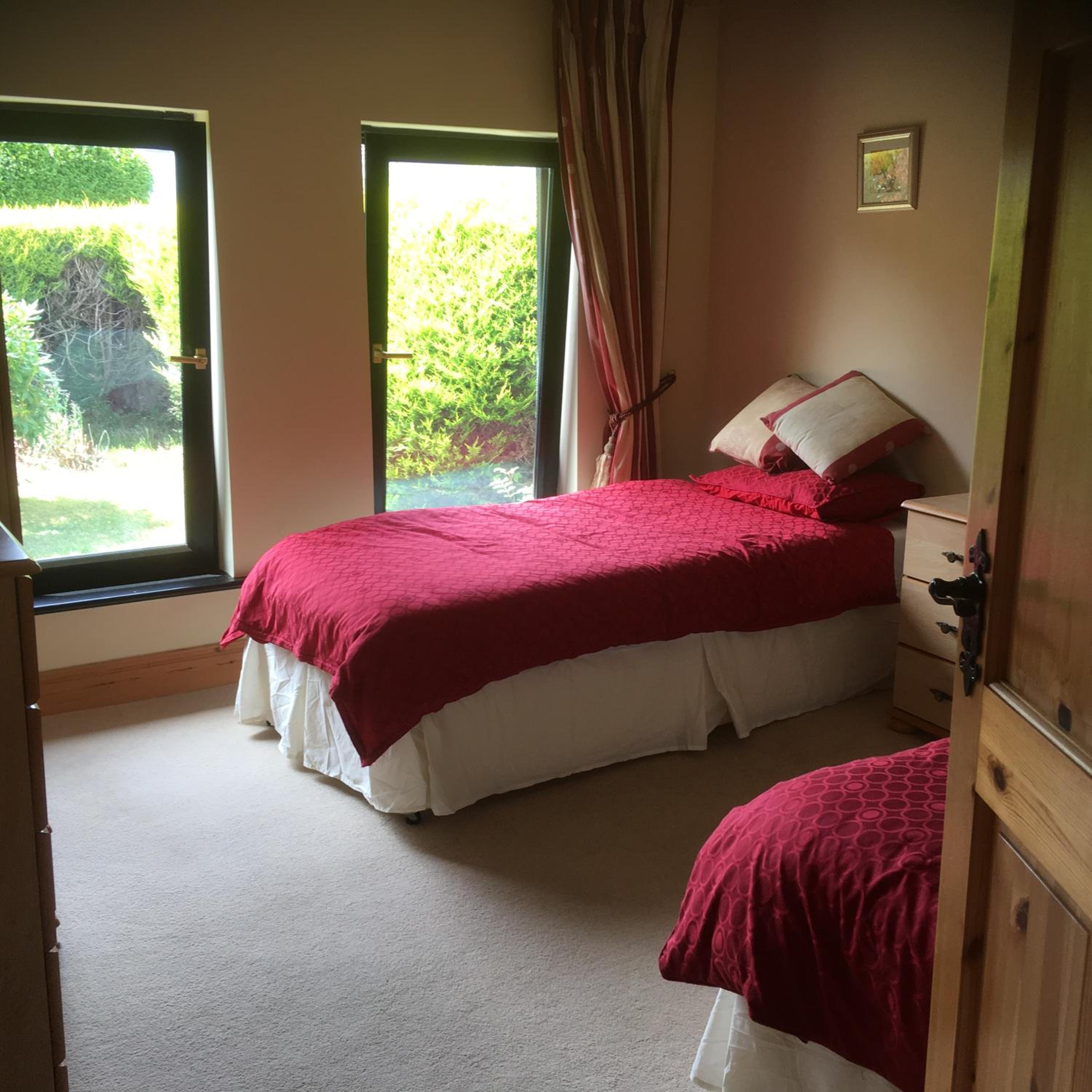 Twin Room with Shared Bathroom photo 2