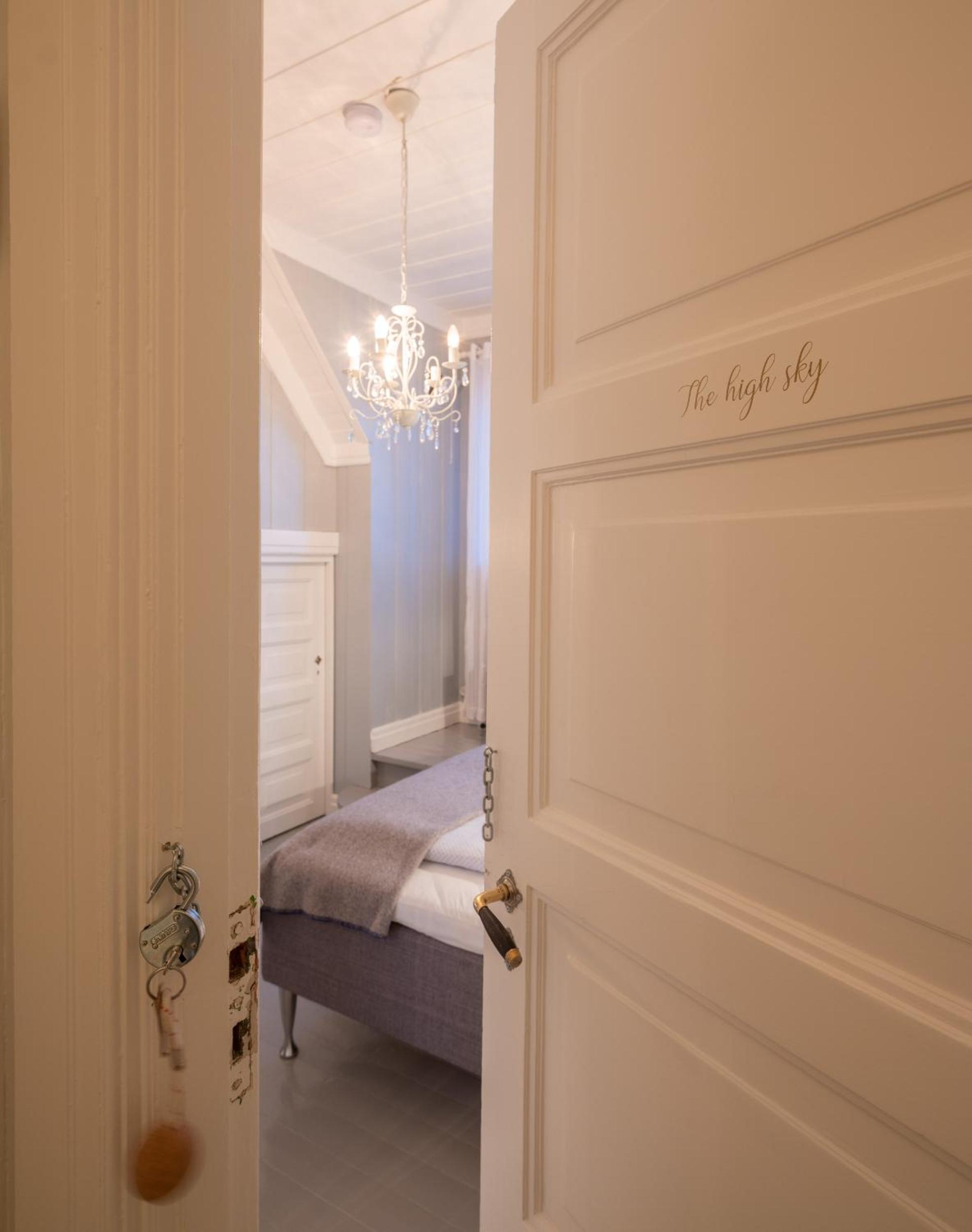 Double Room with Private Bathroom - Photo 8
