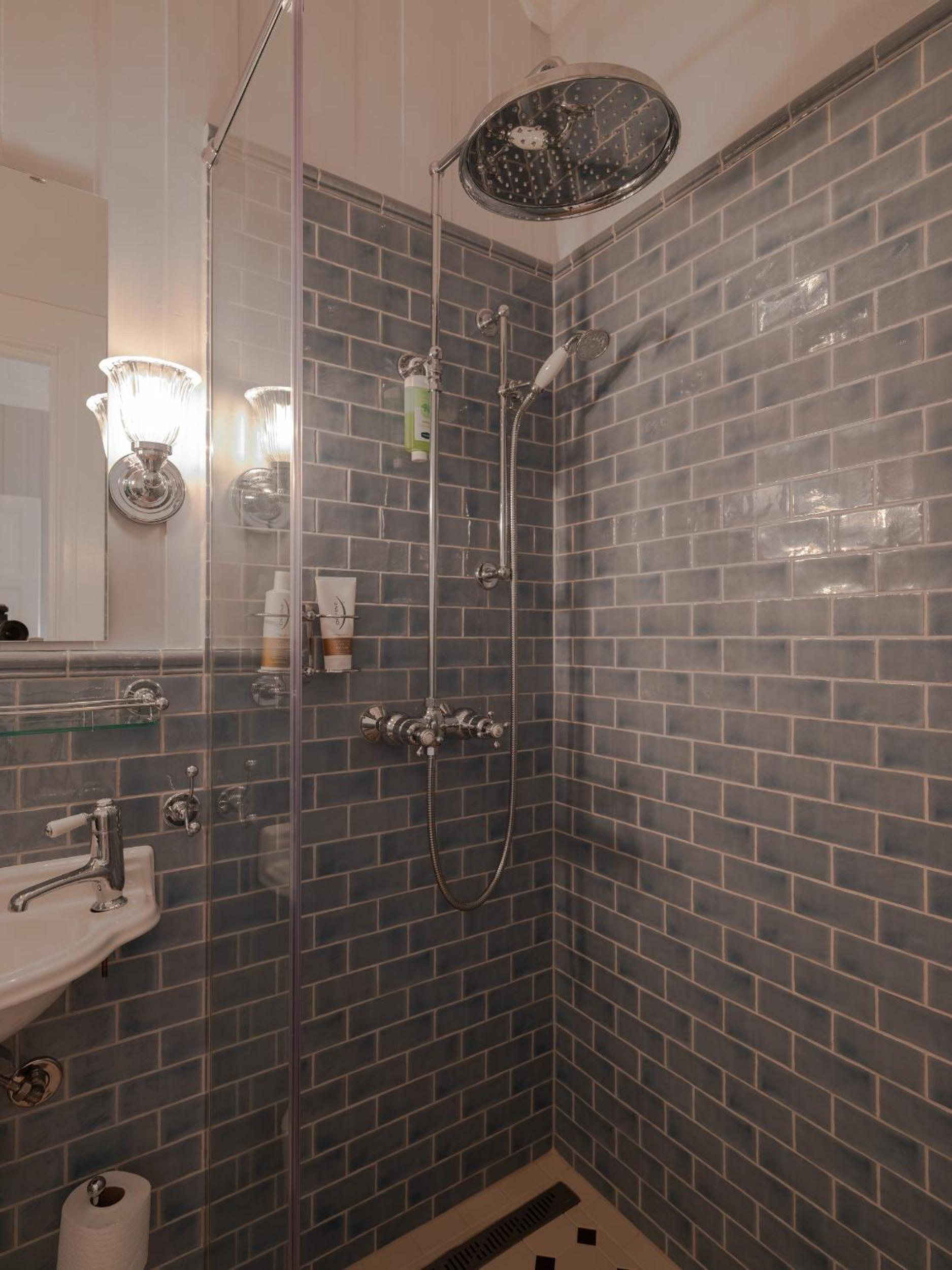 Double Room with Private Bathroom - Photo 2