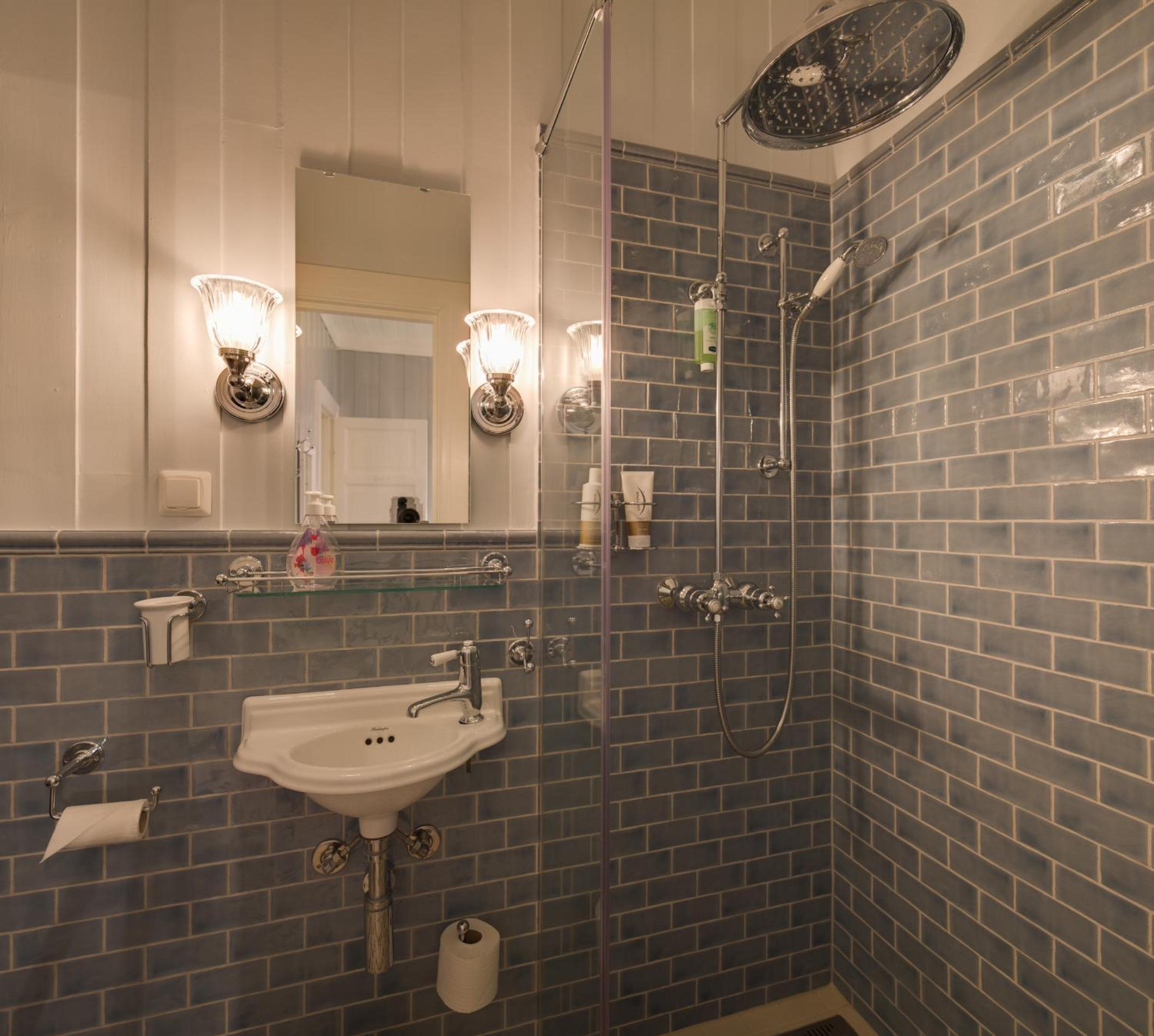 Double Room with Private Bathroom - Photo 6