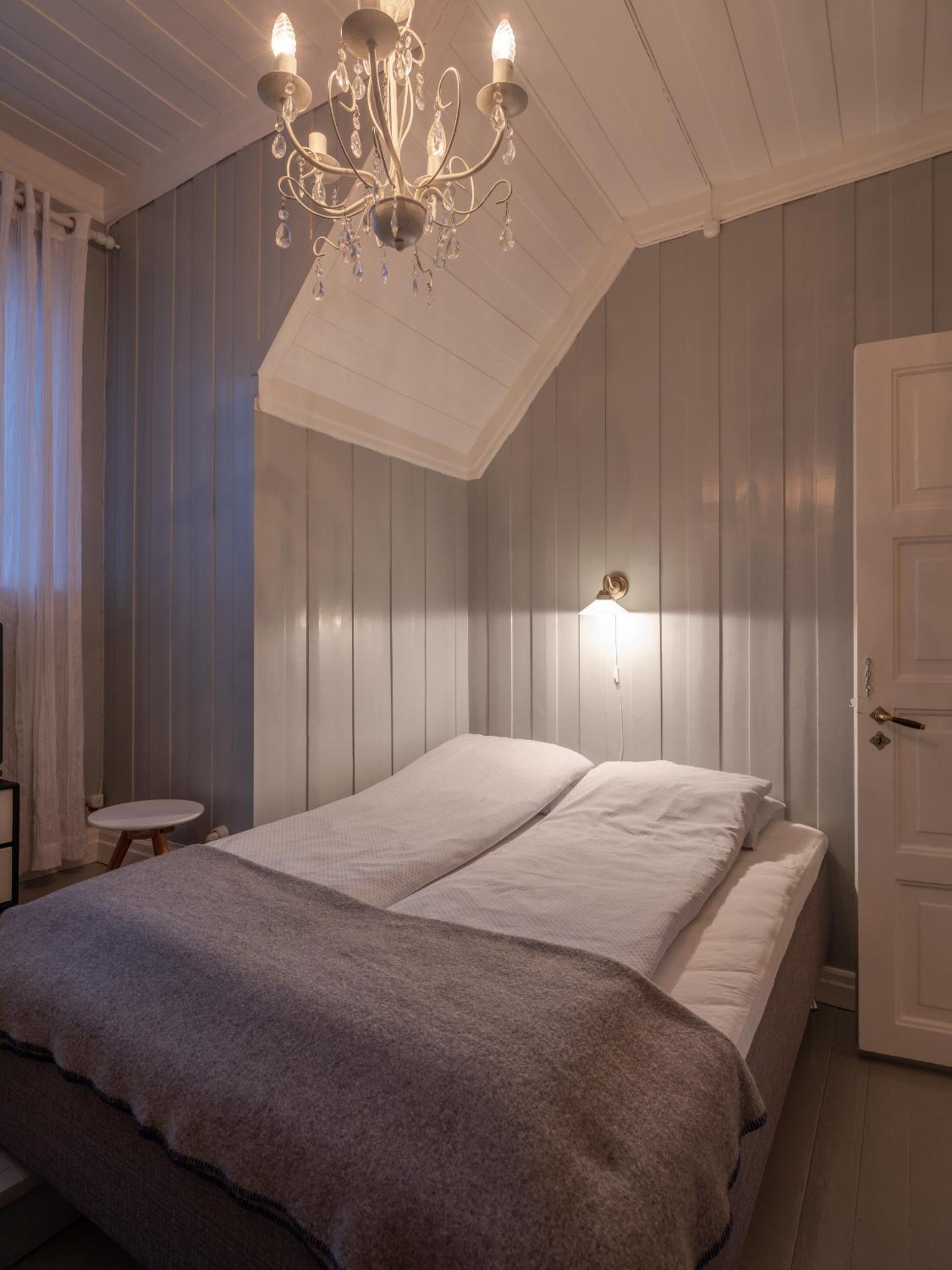 Double Room with Private Bathroom - Photo 13