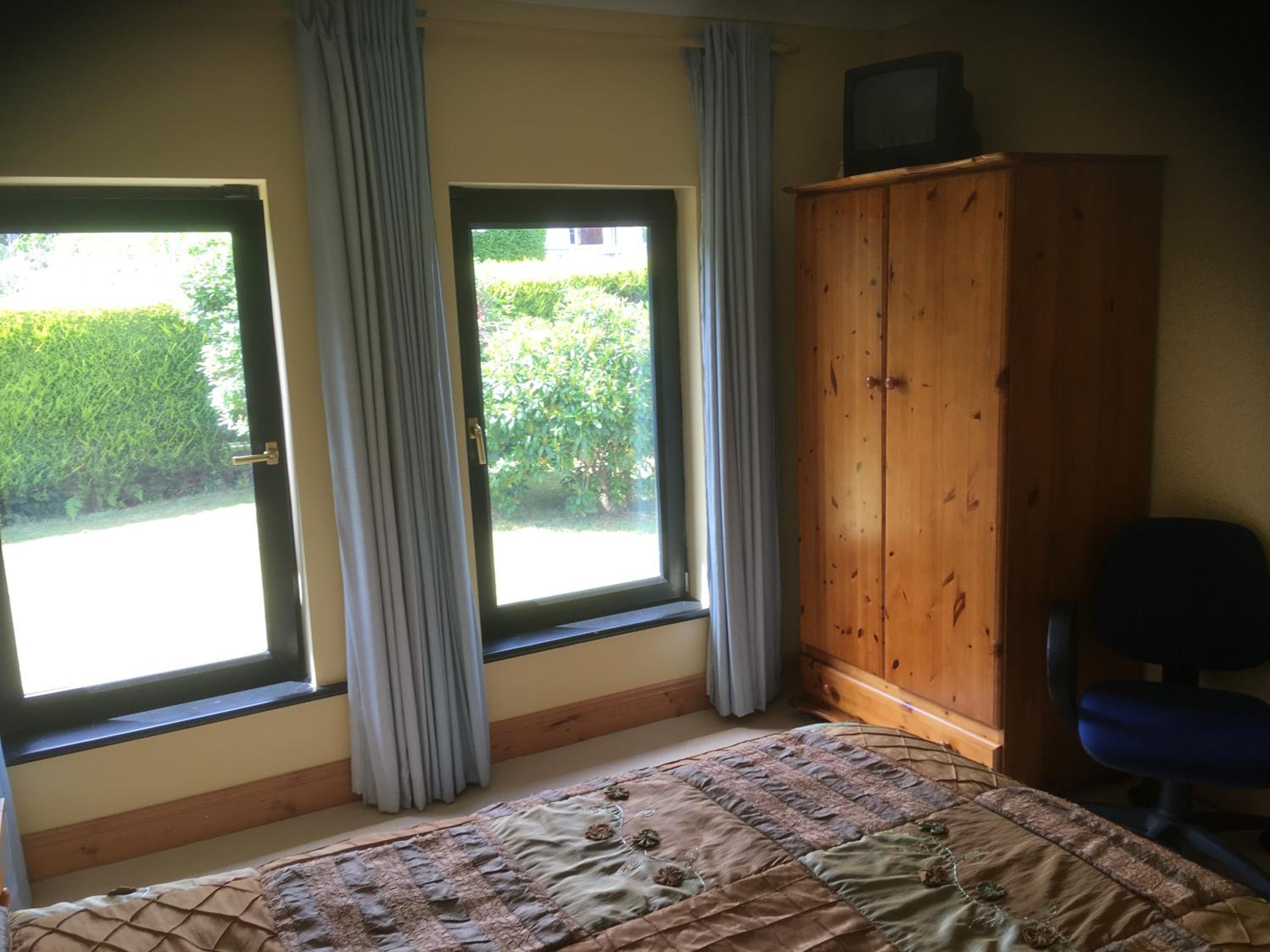 Double Room with Shared Bathroom photo 3