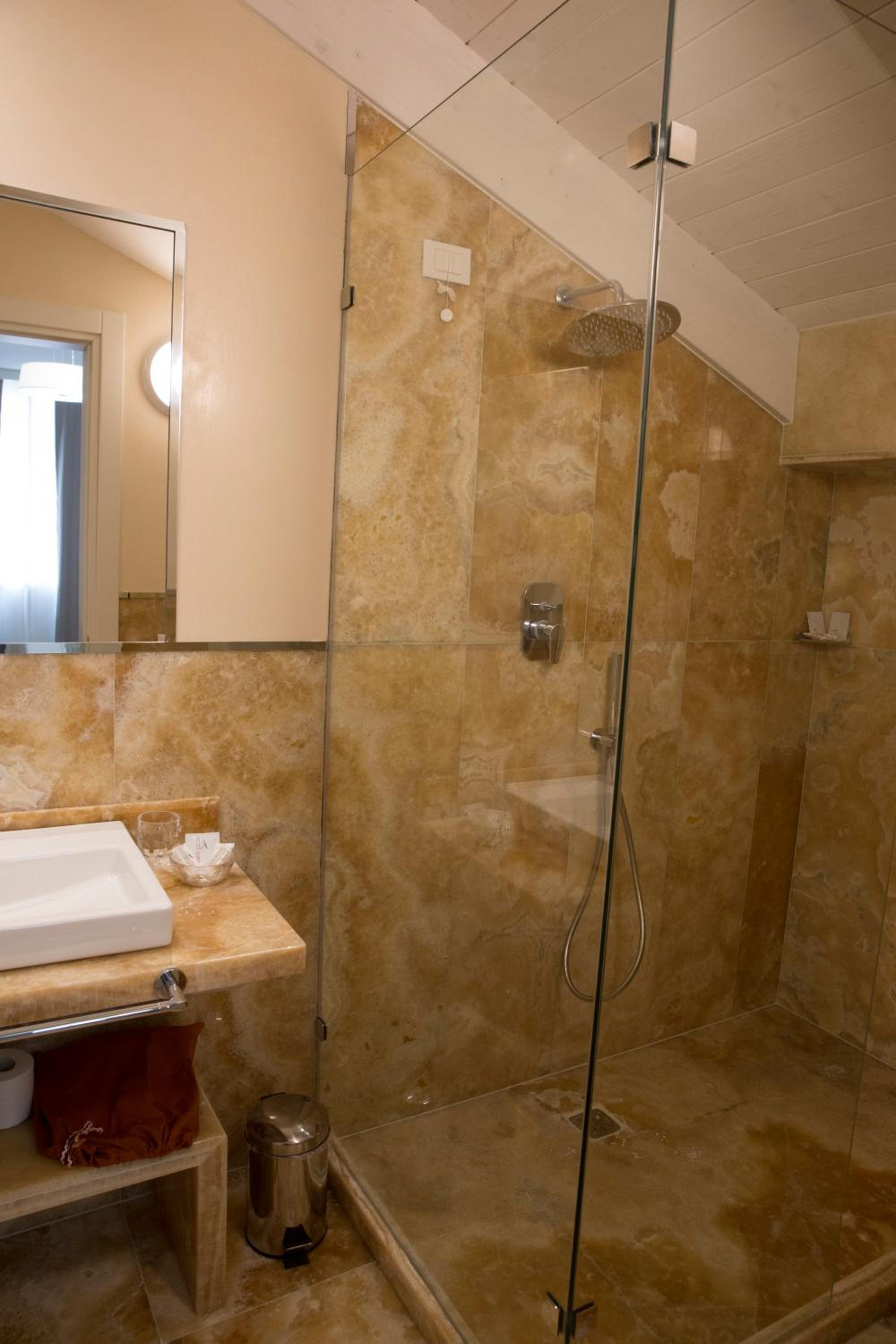 Superior King Room photo 2