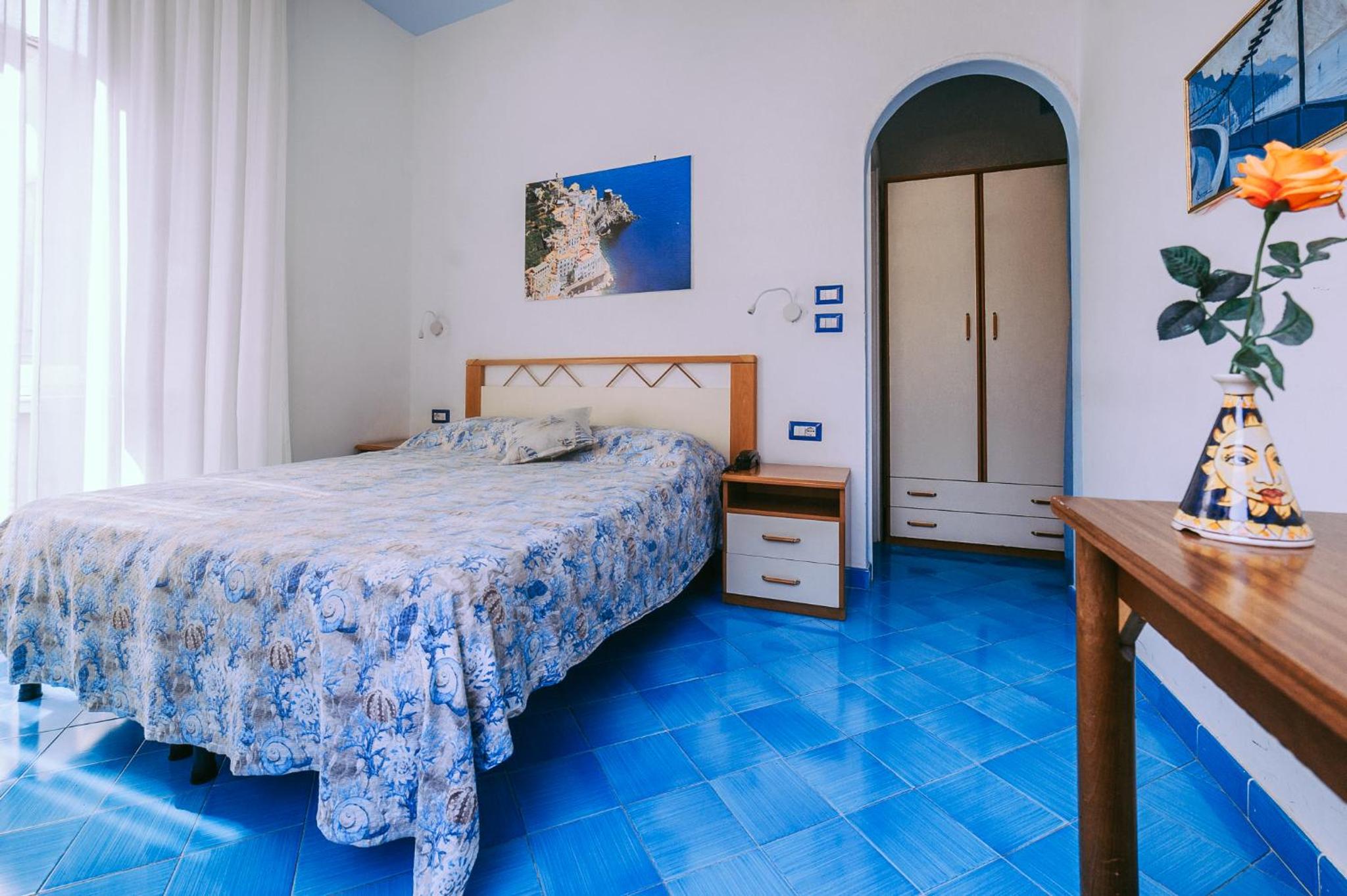 Double or Twin Room with View - Photo 17
