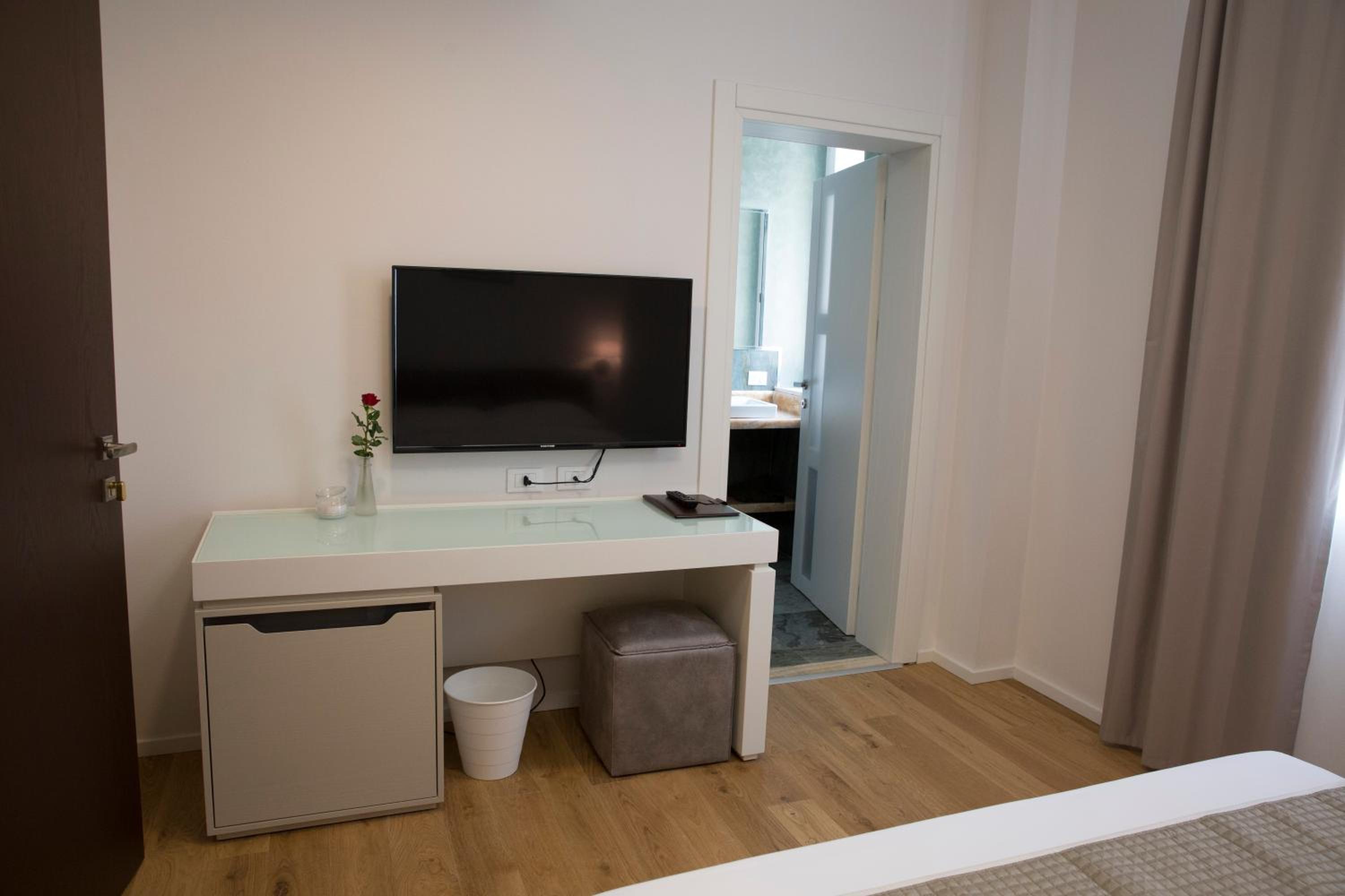 Superior King Room photo 1