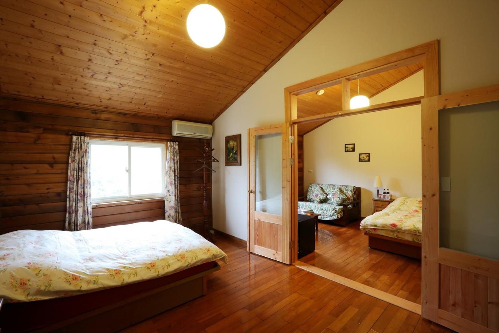 Family Room with Private Bathroom photo 3