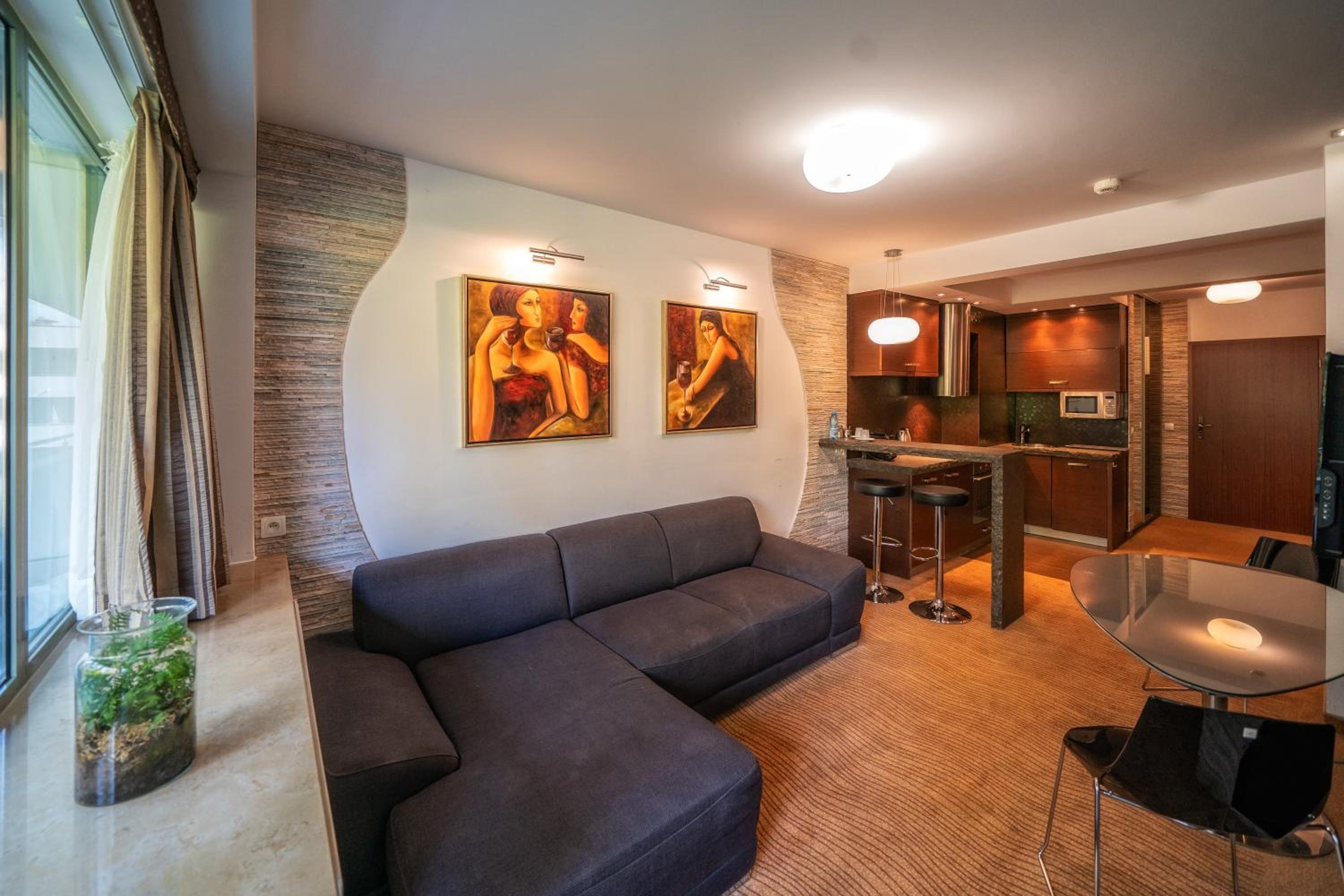 Luxury Apartment - Photo 1
