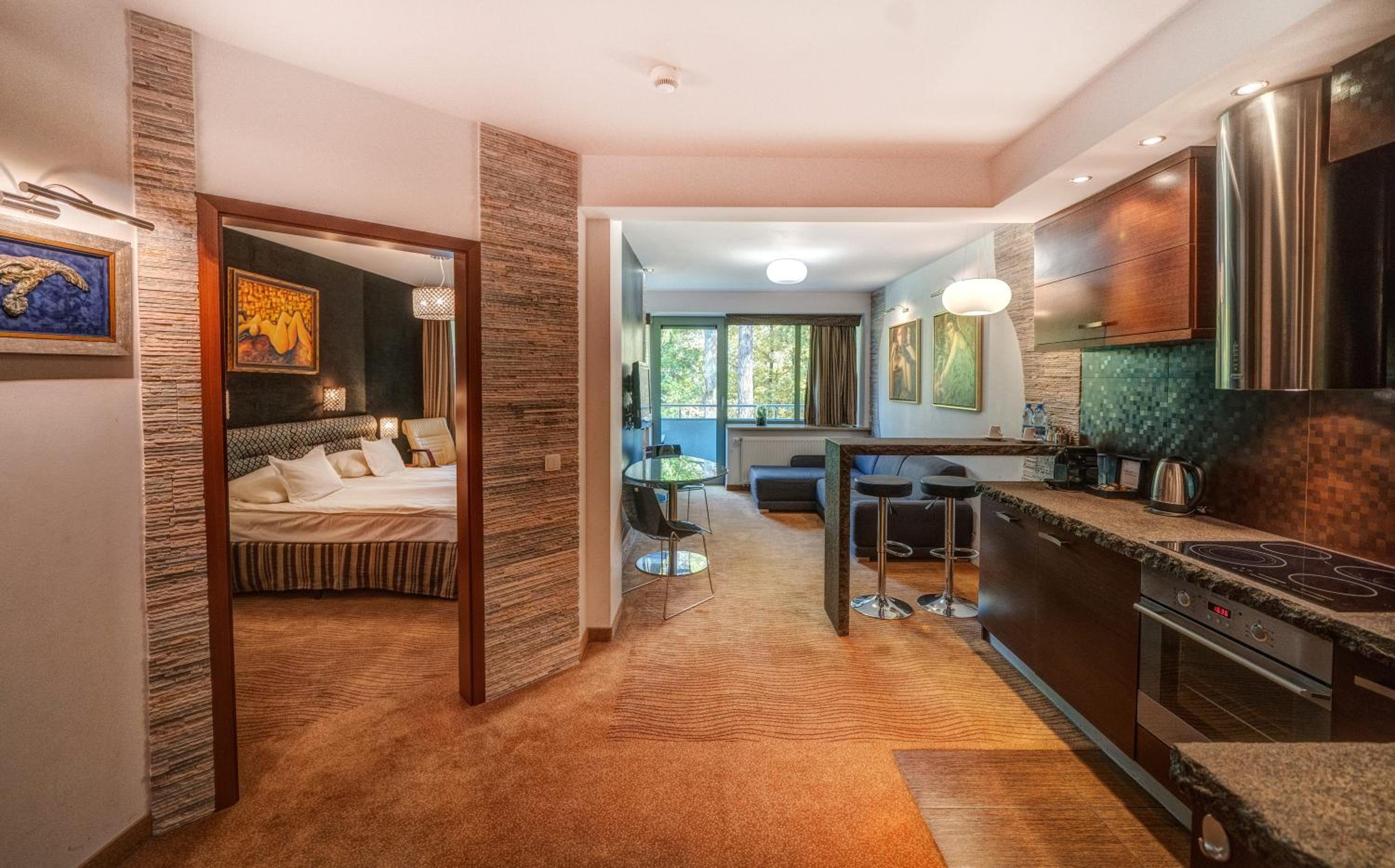 Luxury Apartment - Photo 2