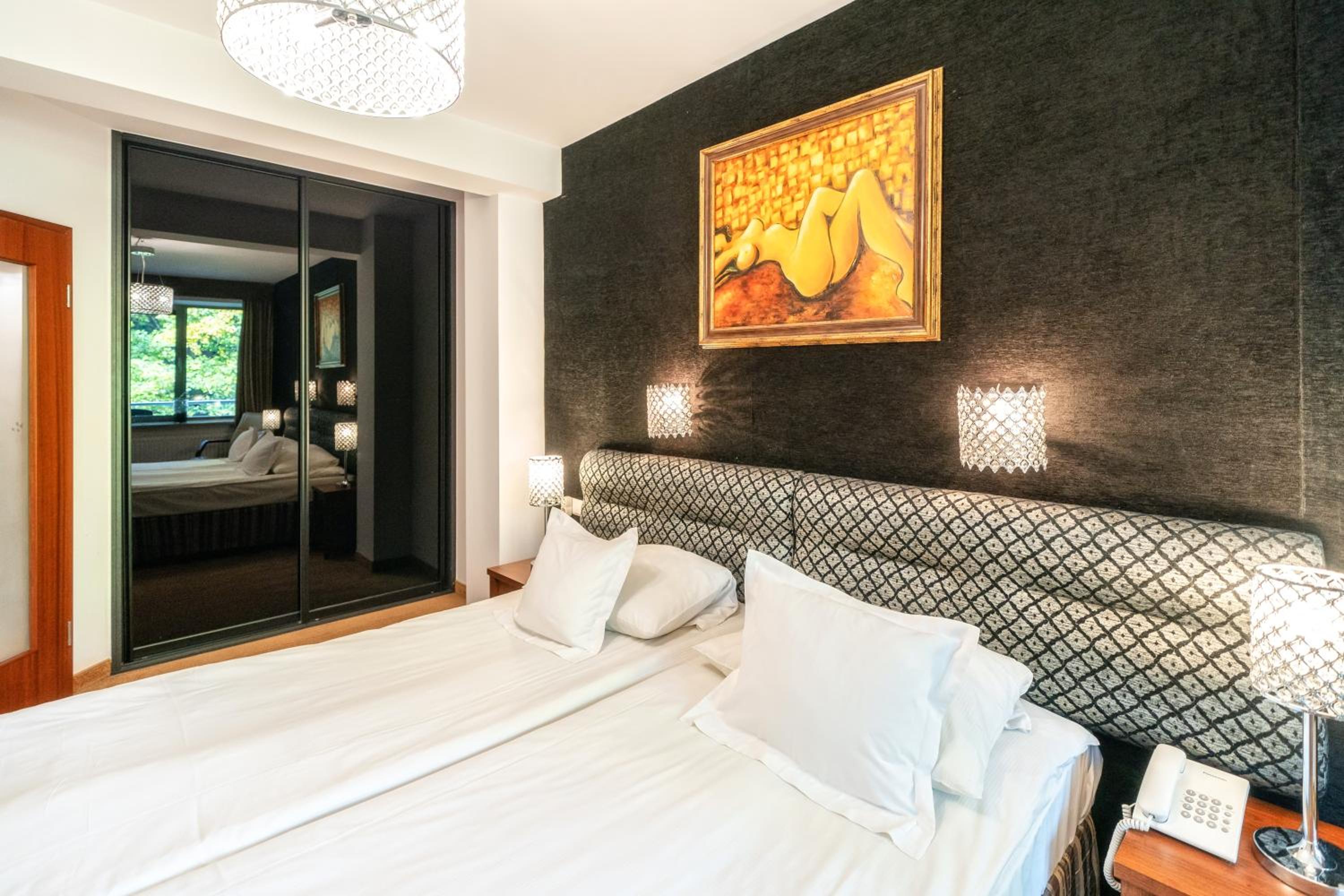 Luxury Apartment - Photo 5
