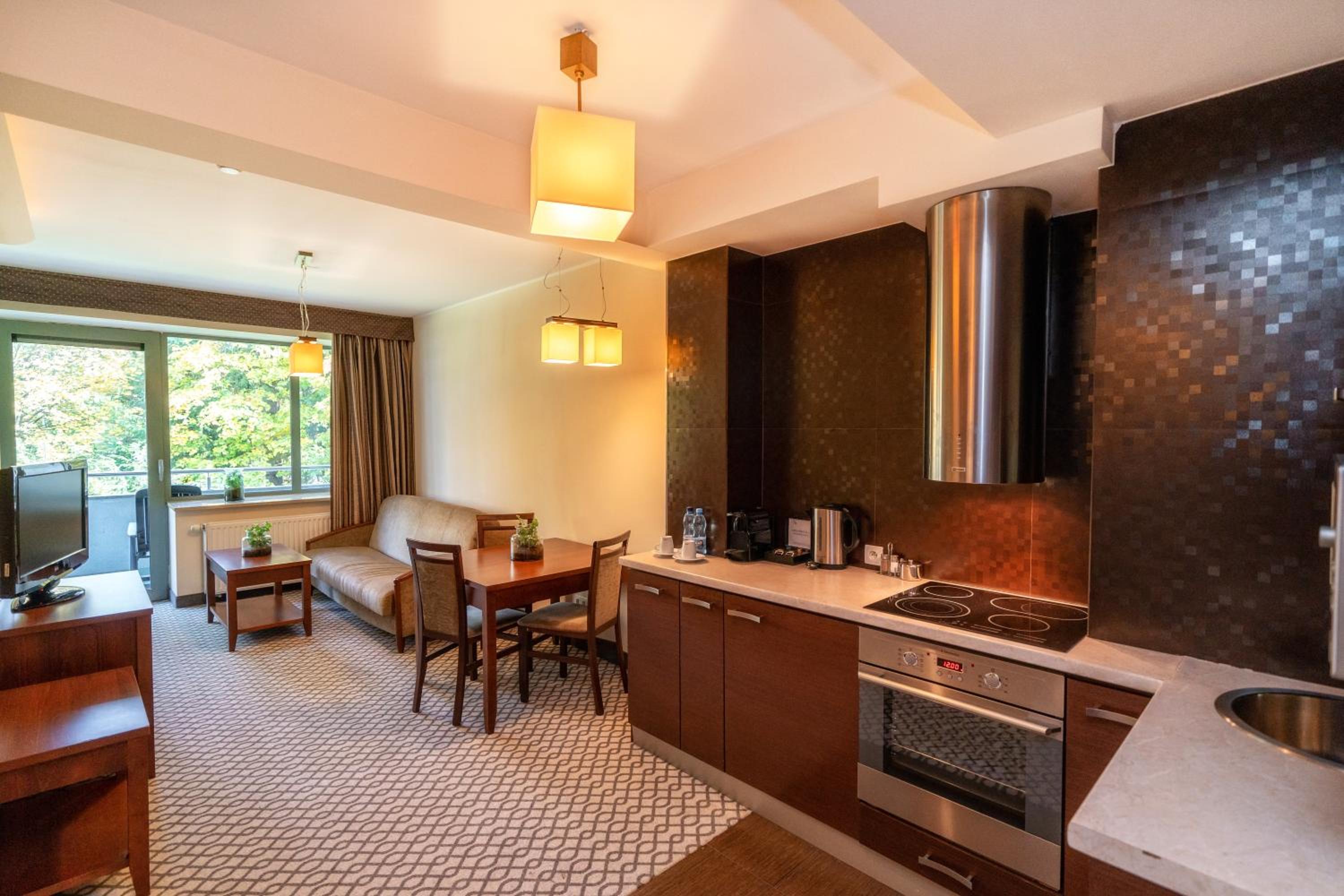 Luxury Apartment - Photo 7