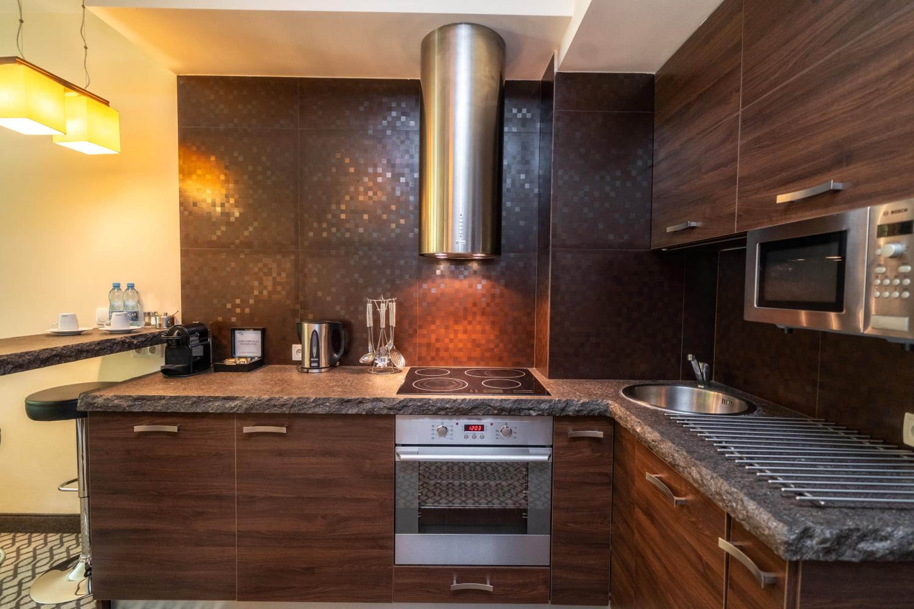 Luxury Apartment - Photo 8