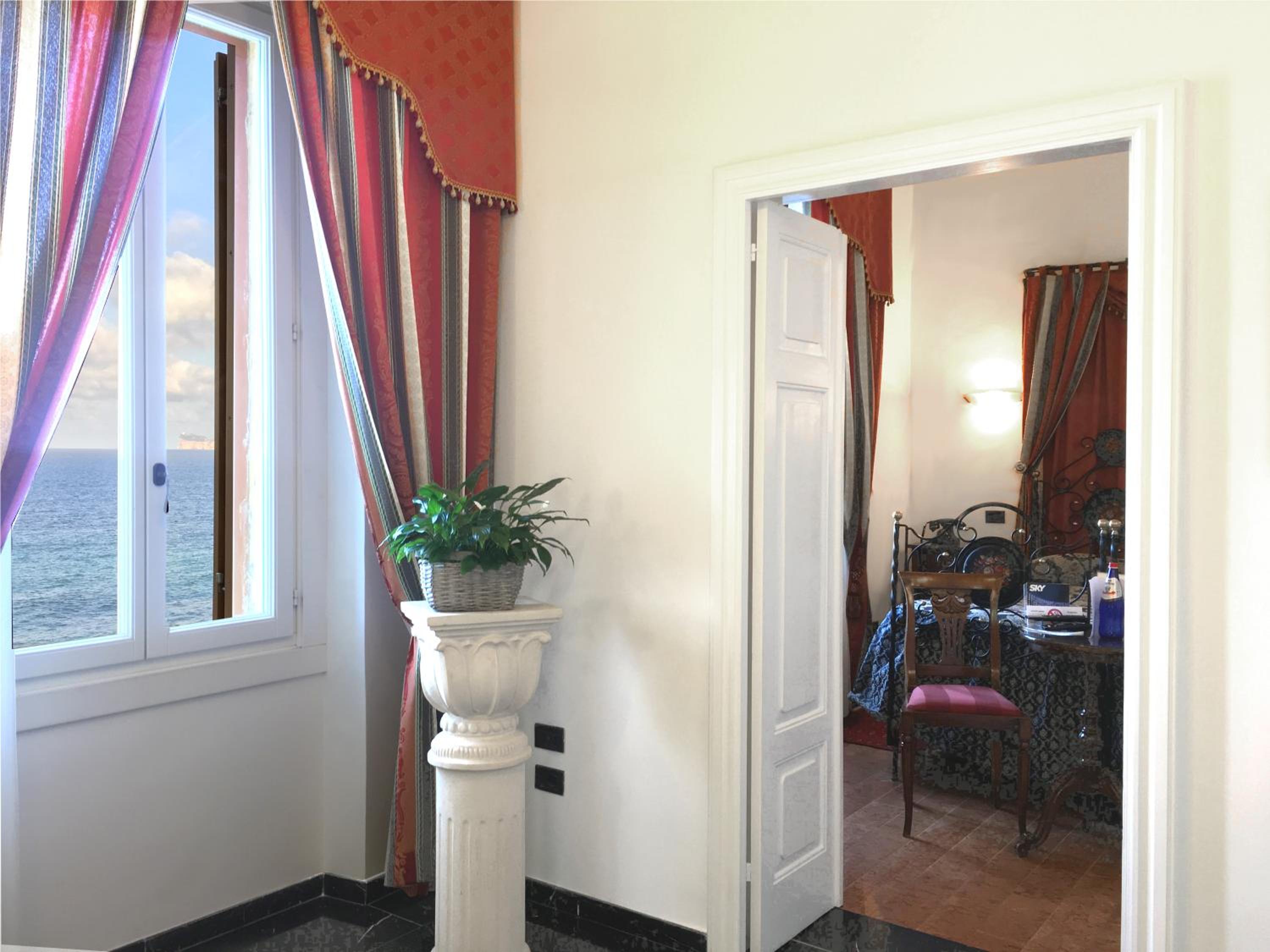 Suite with Sea View - Photo 3