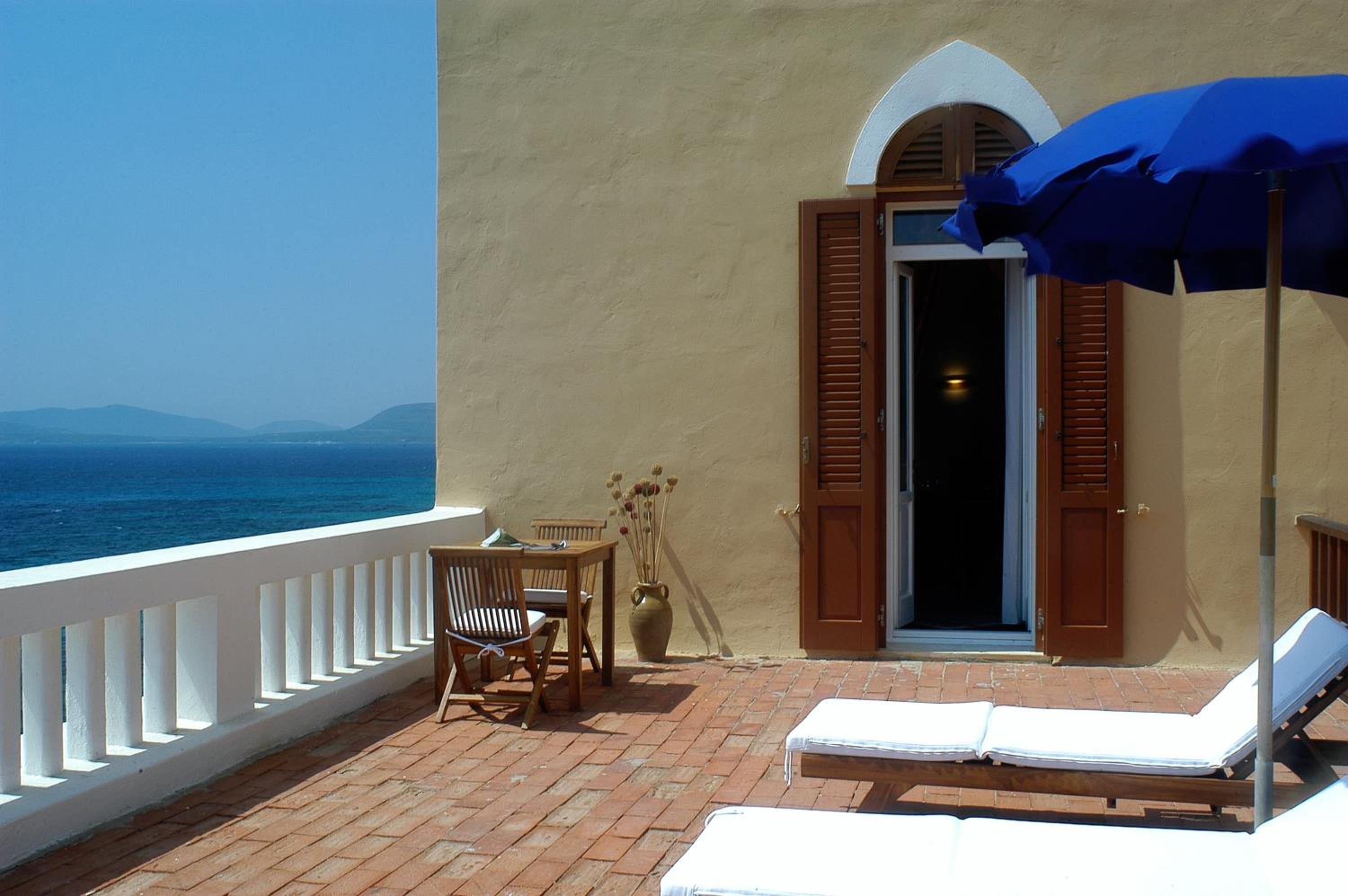 Suite with Sea View and Balcony - Photo 2
