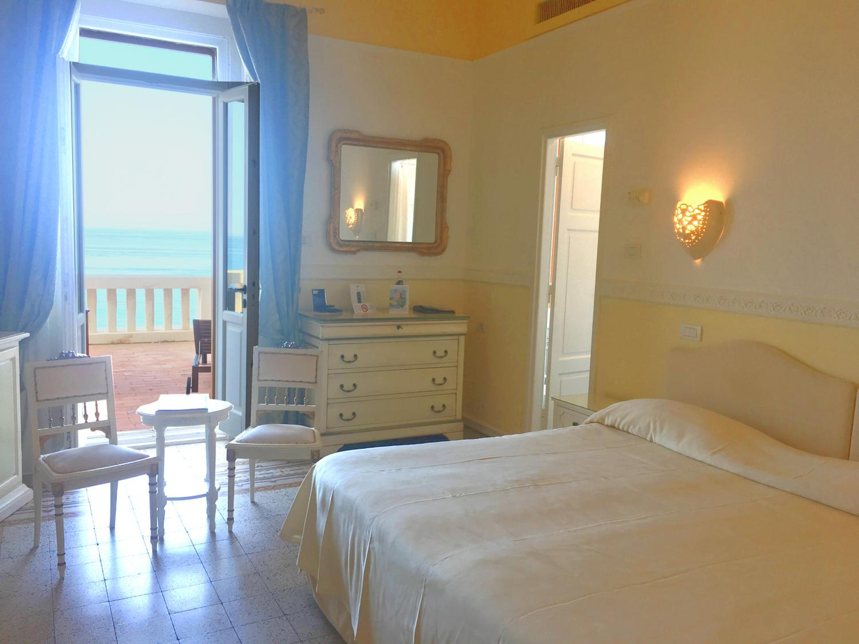 Double Room with Sea View and Balcony - Photo 9