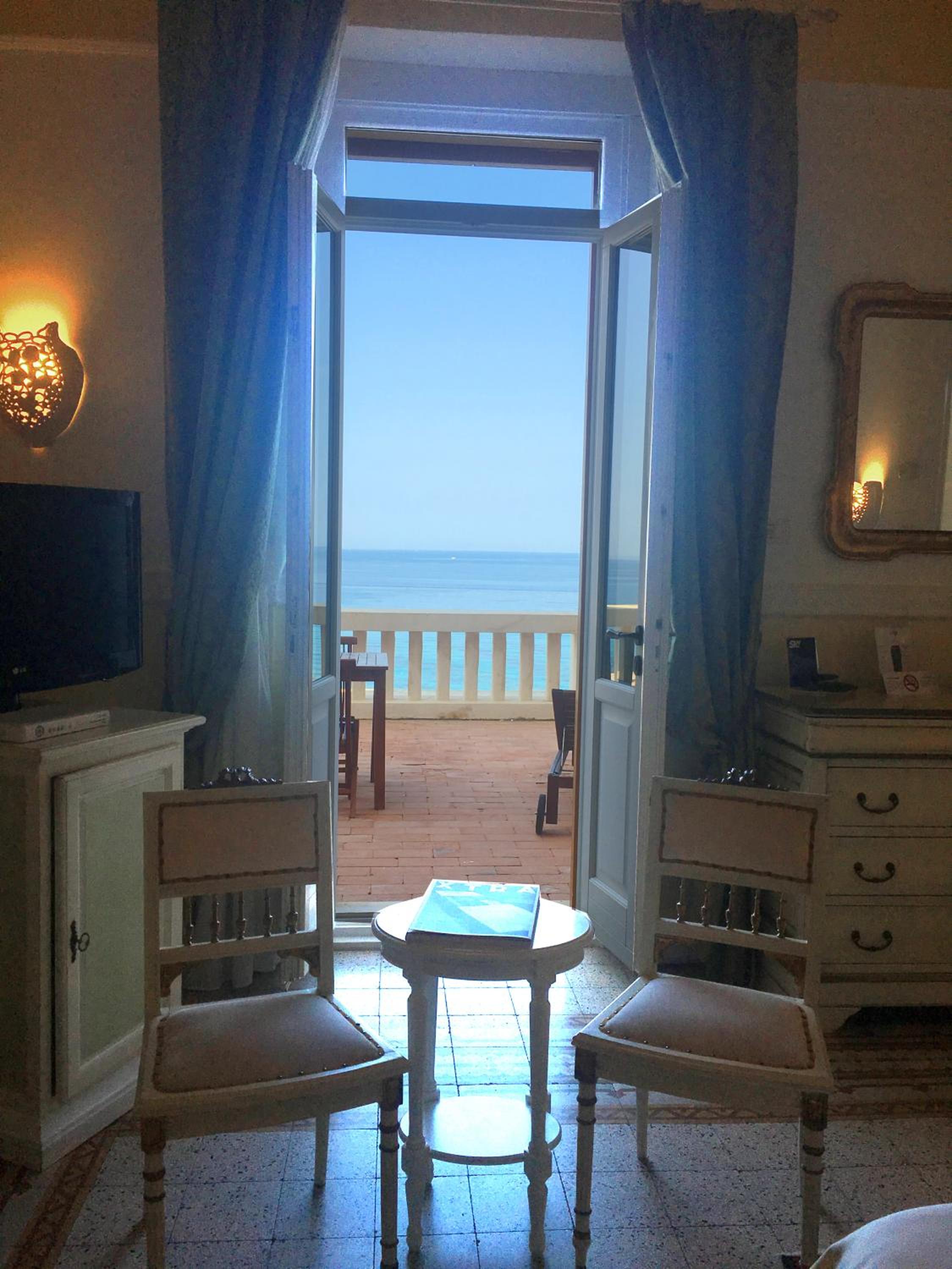 Double Room with Sea View and Balcony - Photo 2