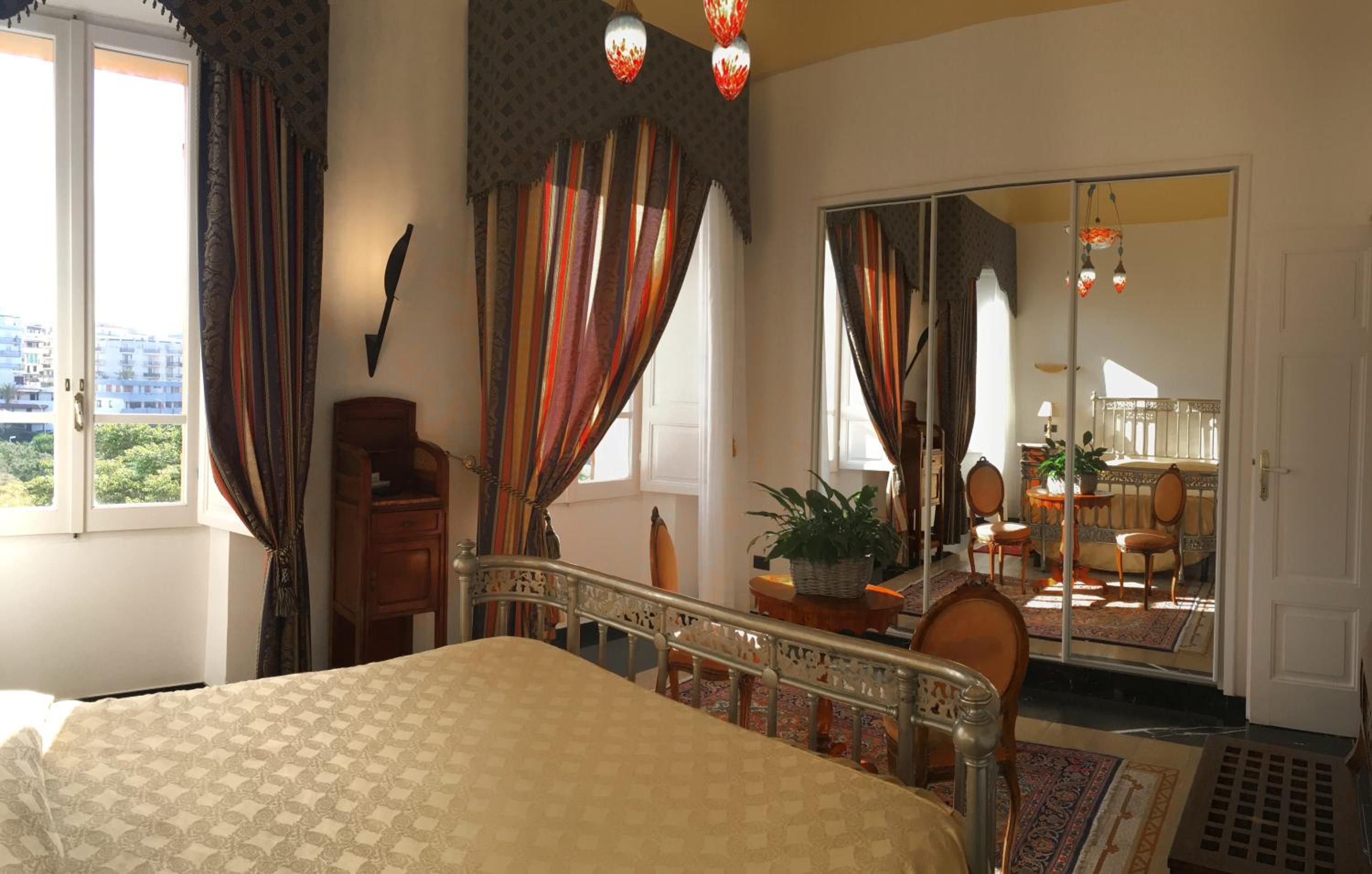 Suite with Park View and Balcony