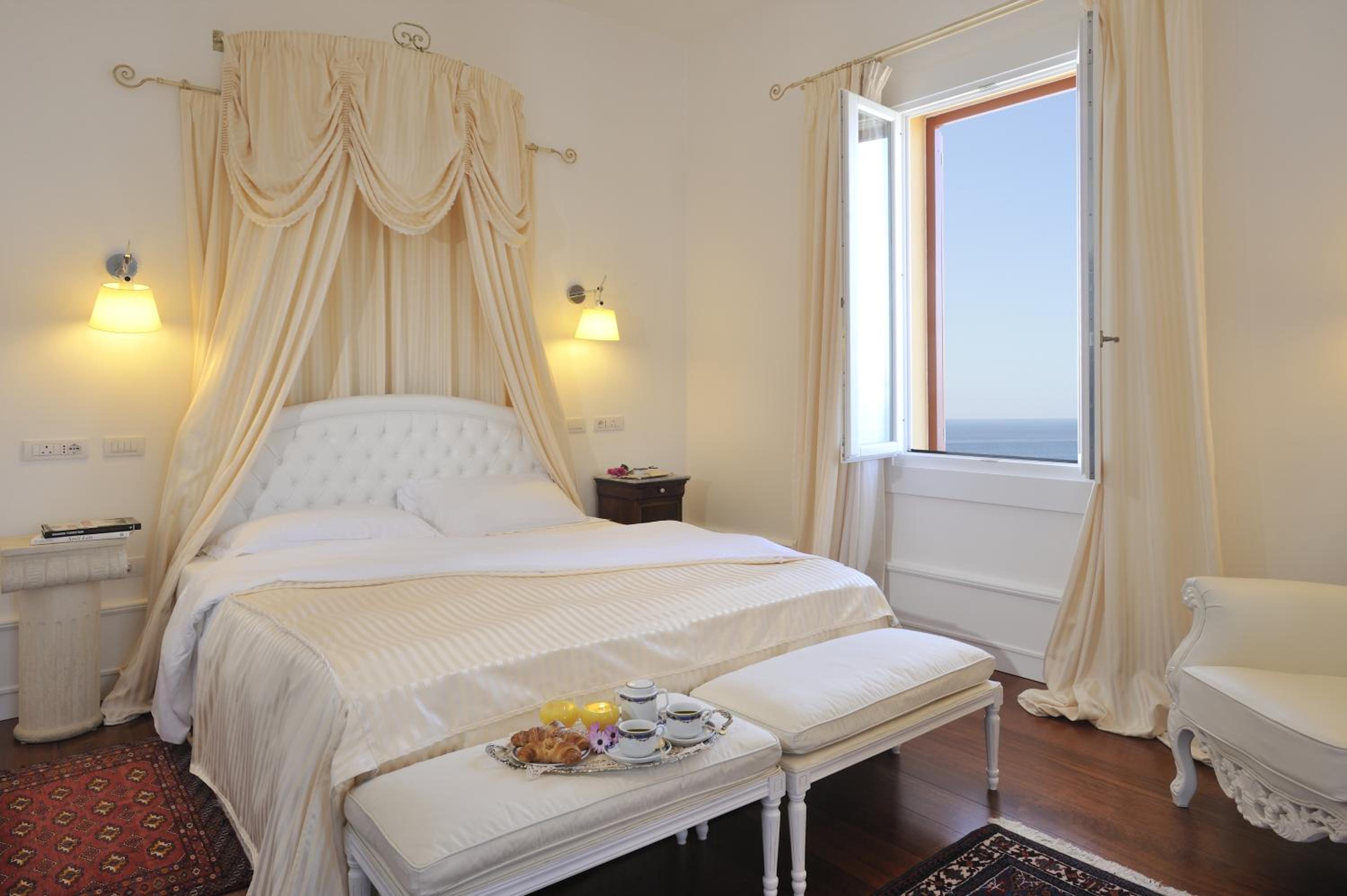 Superior Suite with Terrace and Hot Tub - Photo 5