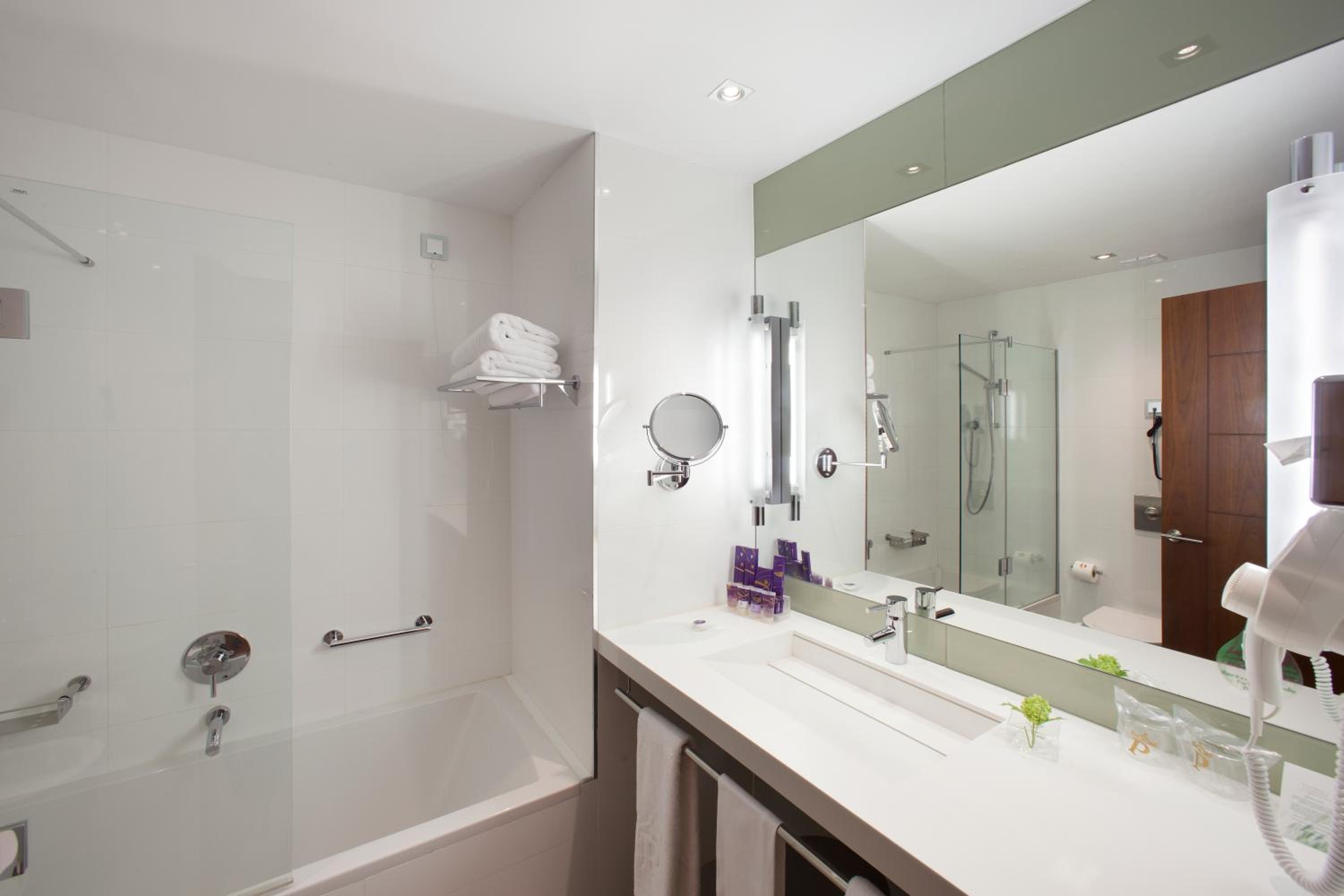 Double or Twin Room with Extra Bed (2 Adults + 1 Child) photo 2
