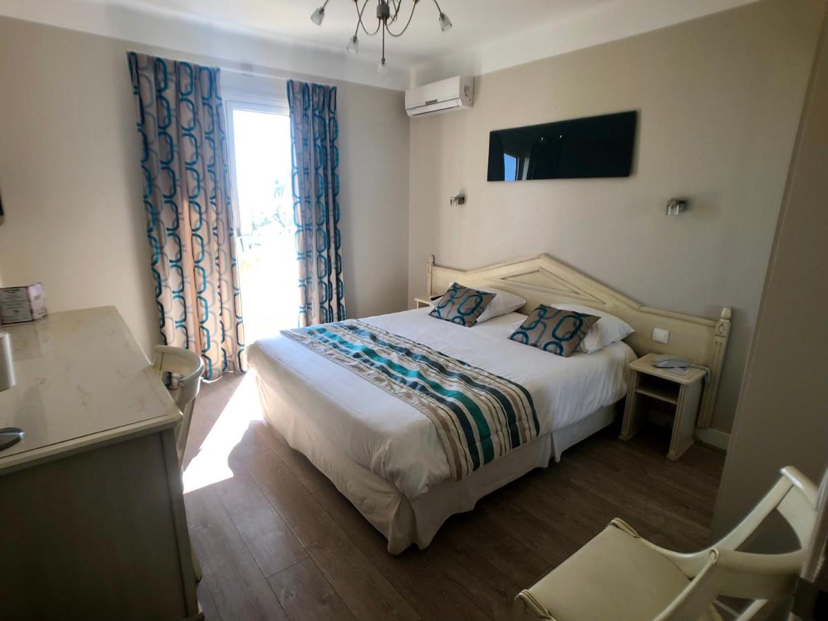 Double Room with Sea View - First Floor photo 2