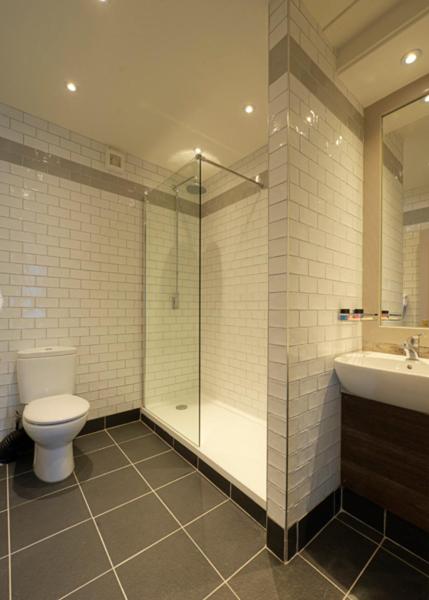 Large Double Room - Photo 2