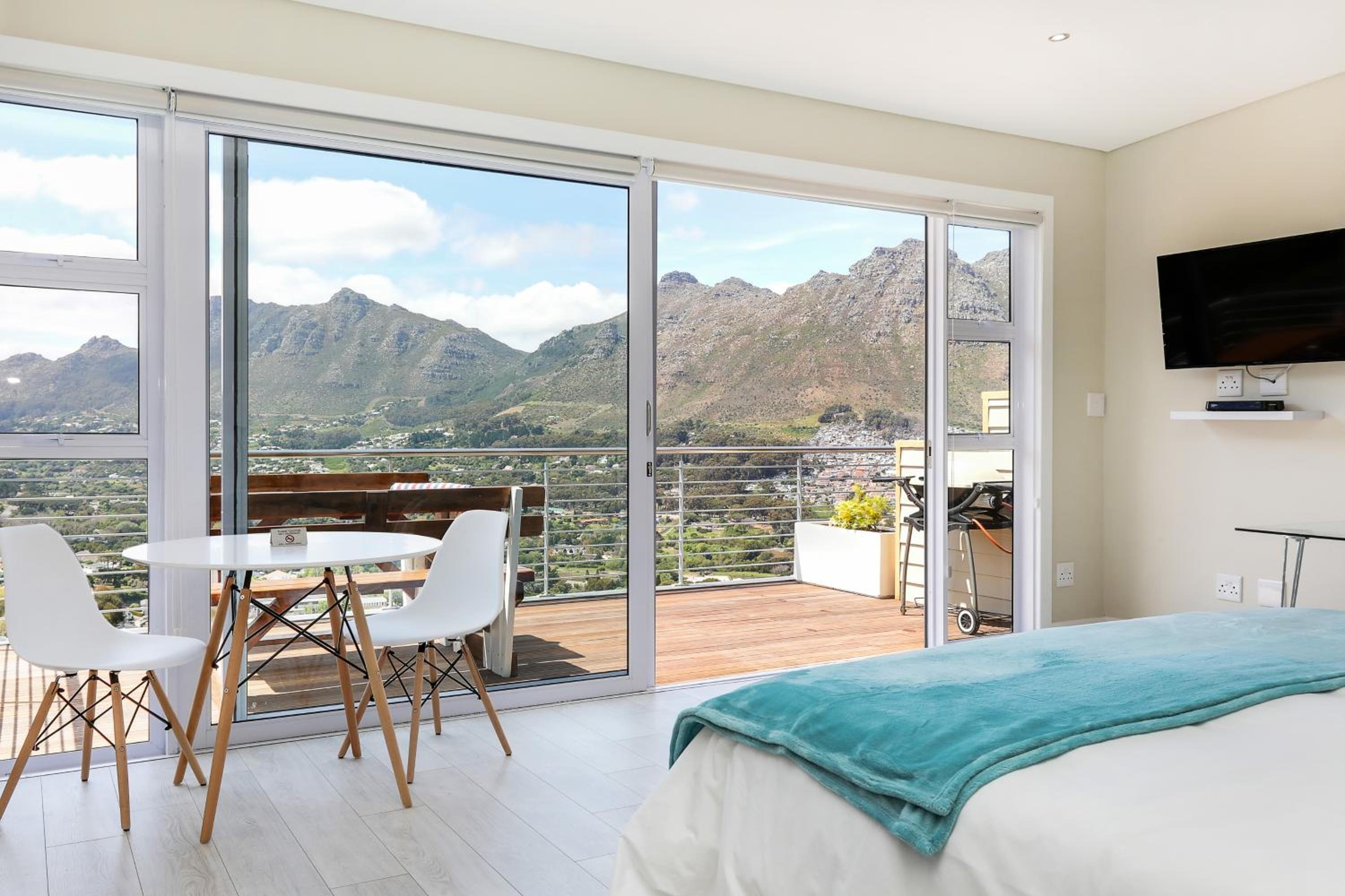 Deluxe Suite with Balcony photo 3
