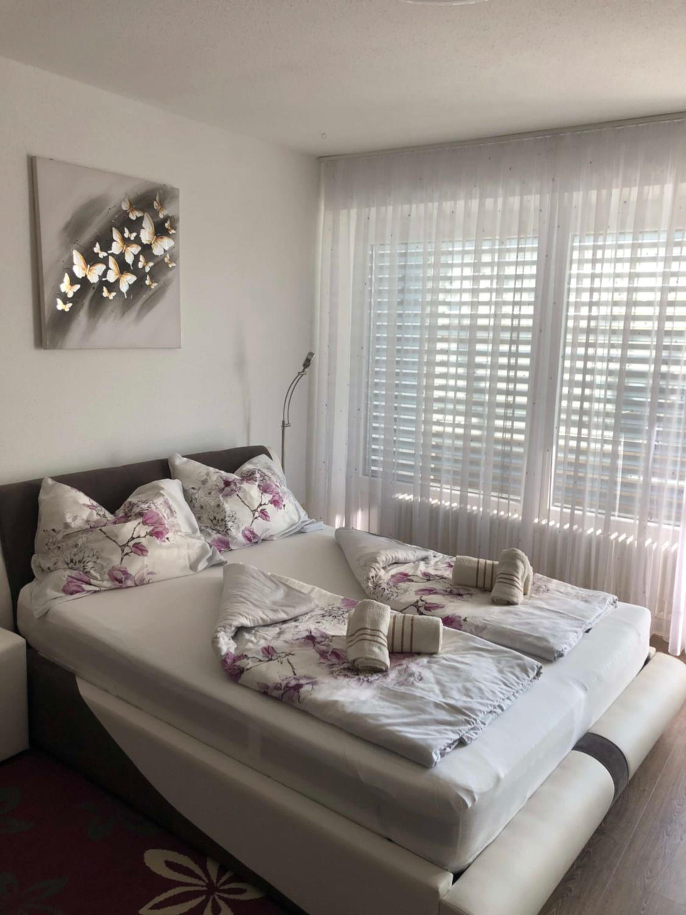 One-Bedroom Apartment - Photo 10