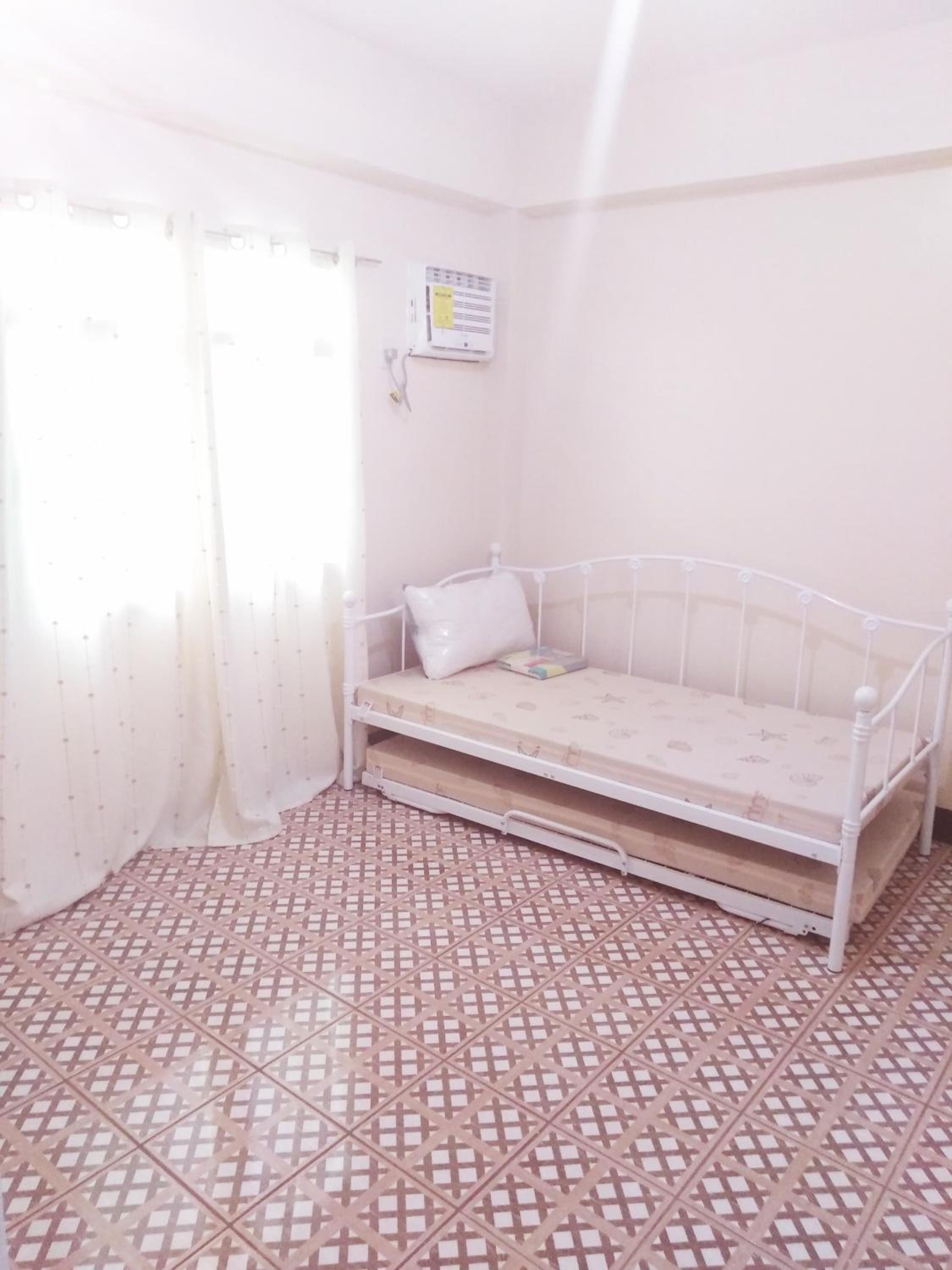 Standard Twin Room - Photo 2