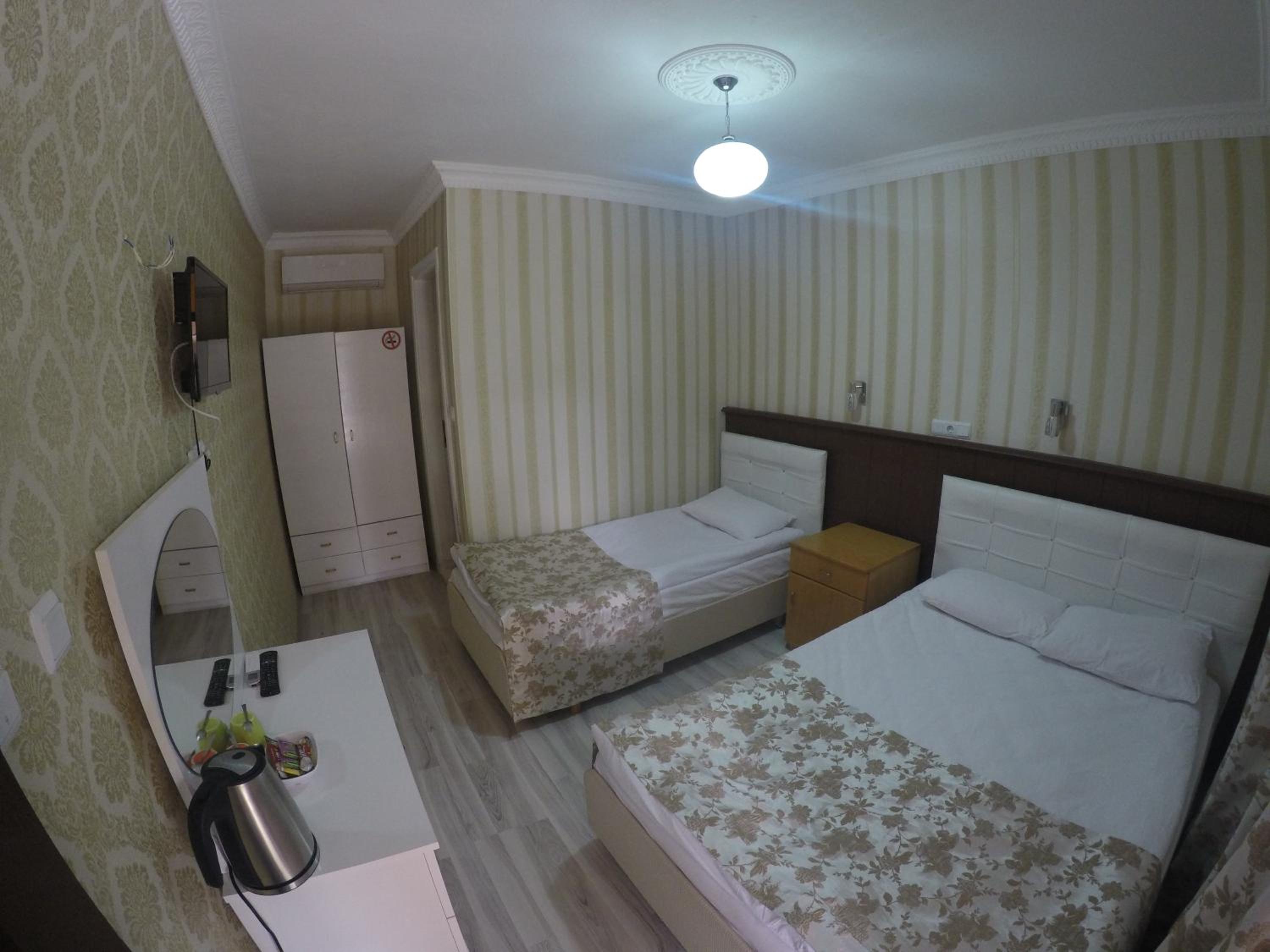 Single Room with Bathroom photo 1