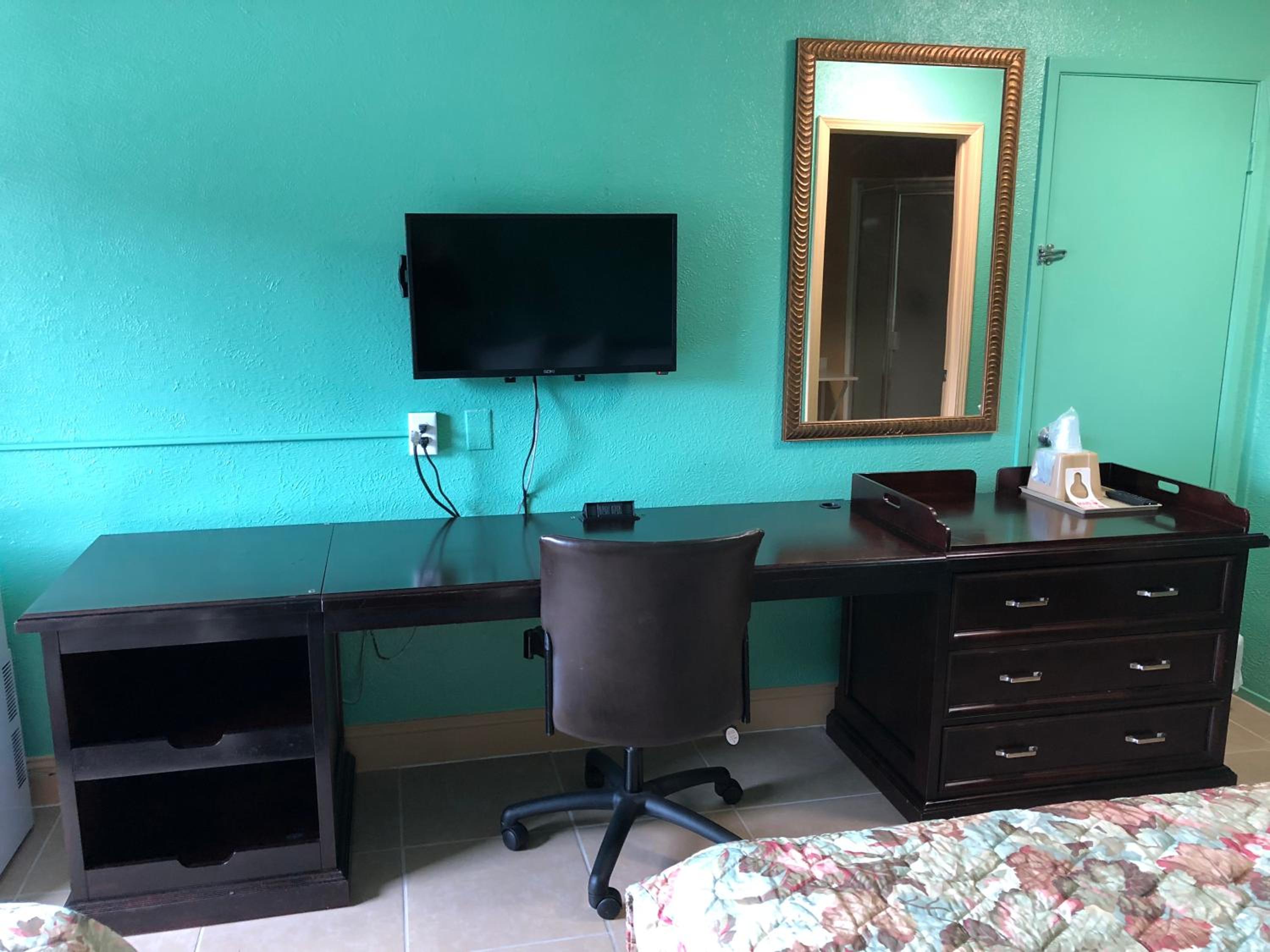 Deluxe Room with Two Double Beds - Non-Smoking  photo 3